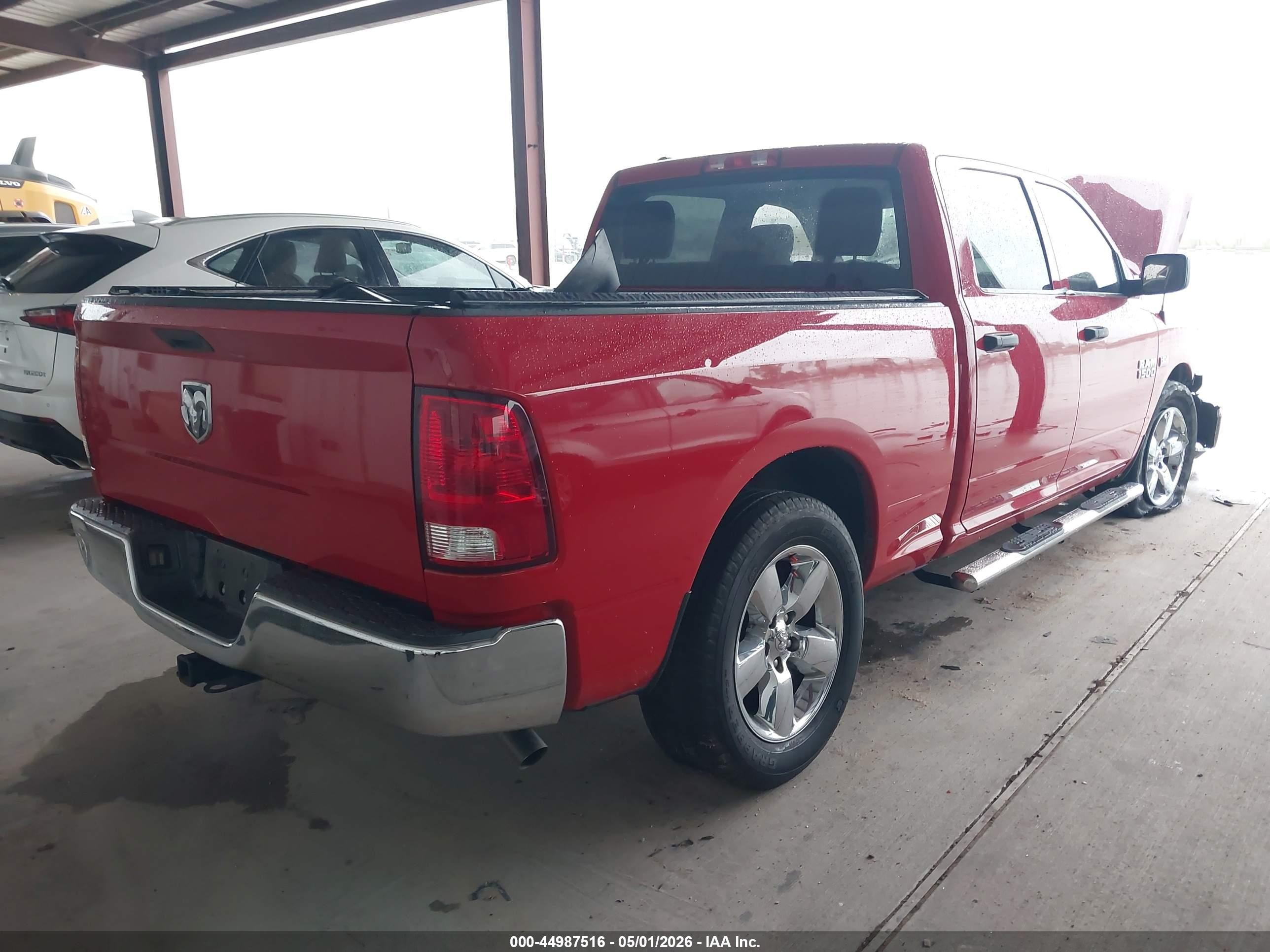 2018 Ram 1500 Tradesman  4x2 6'4 Box Красный vin: 1C6RR6STXJS296603