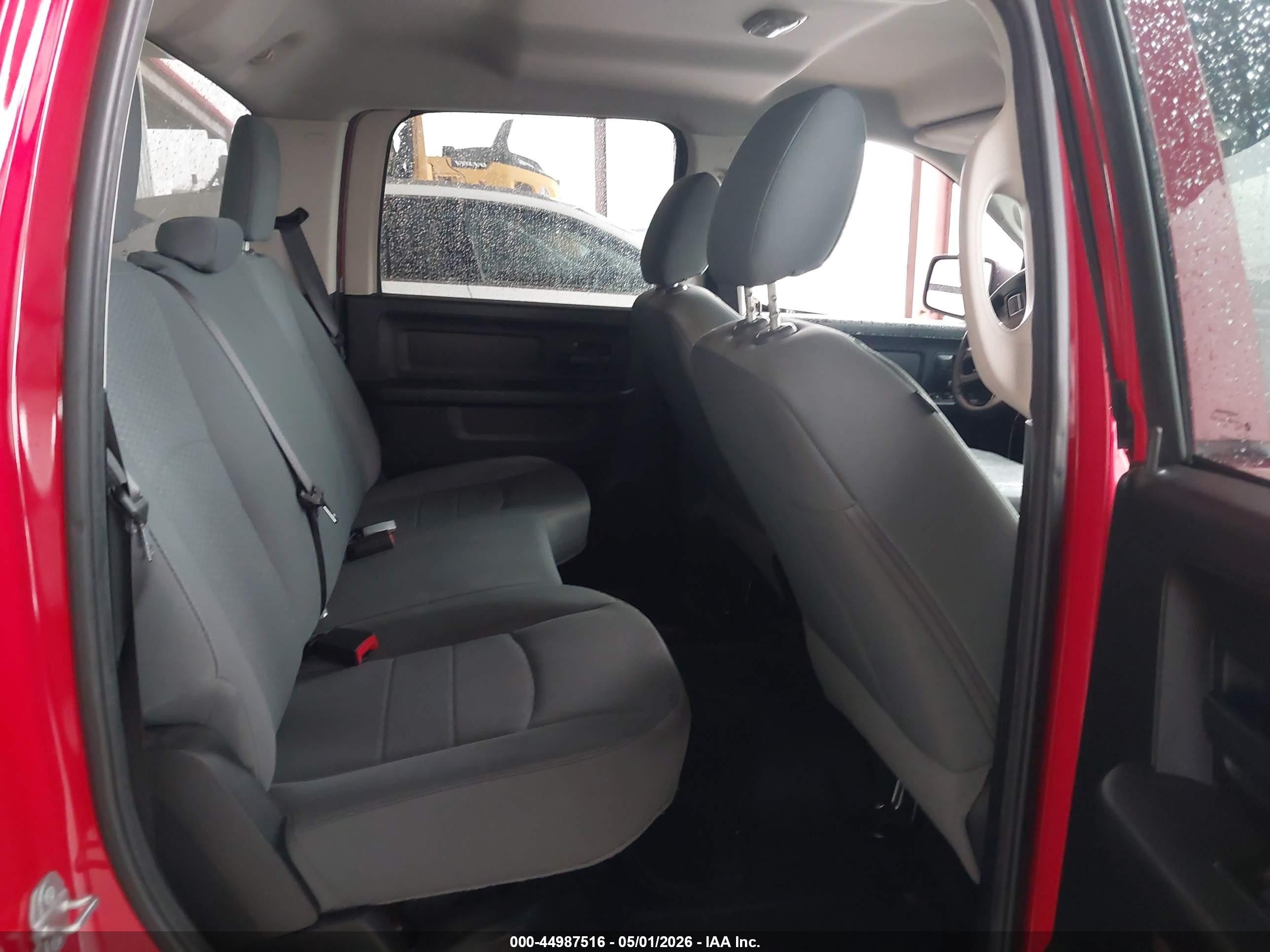 2018 Ram 1500 Tradesman  4x2 6'4 Box Красный vin: 1C6RR6STXJS296603
