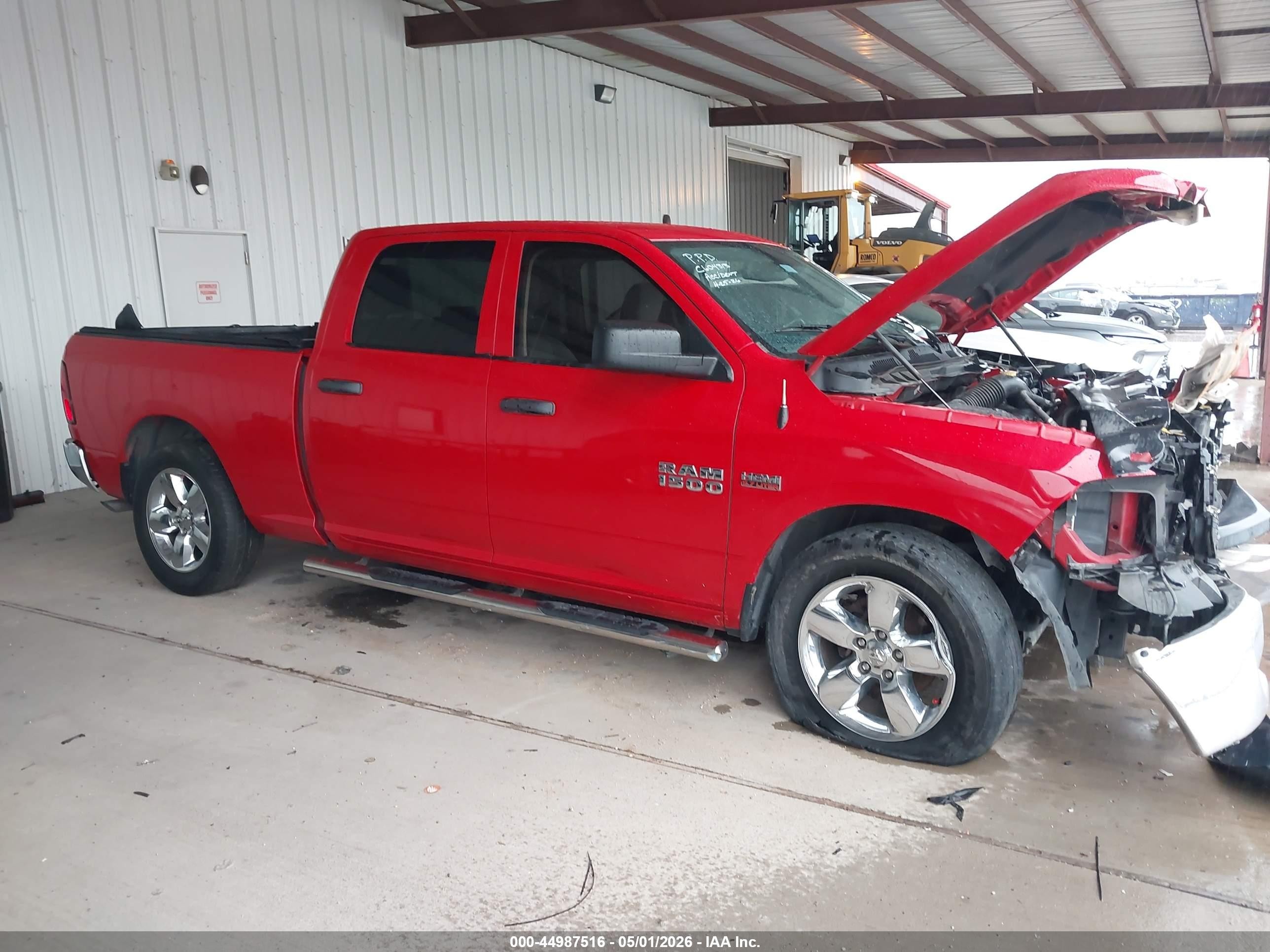 2018 Ram 1500 Tradesman  4x2 6'4 Box Красный vin: 1C6RR6STXJS296603