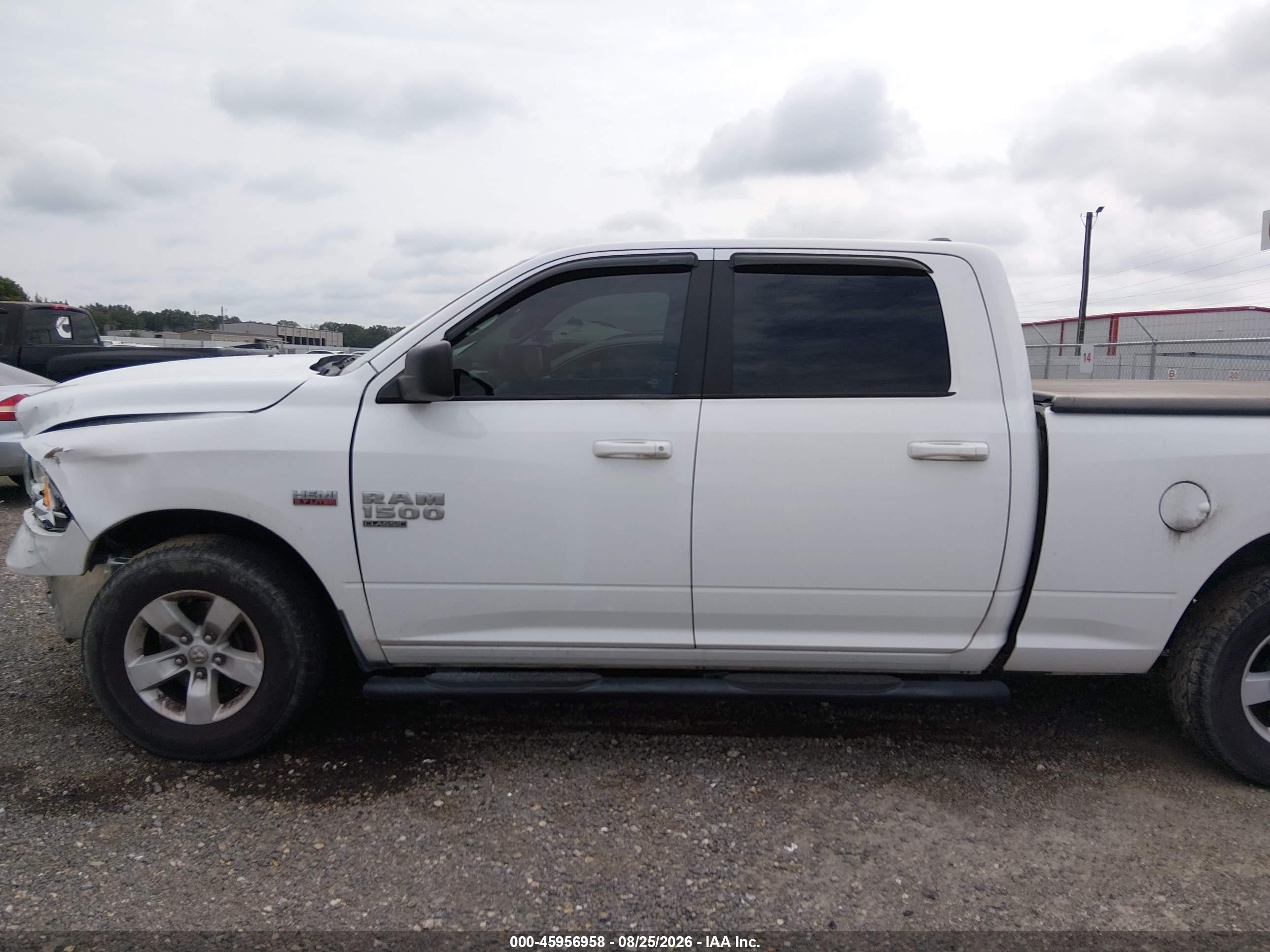 2019 Ram 1500 Classic Slt  4x2 6'4 Box White vin: 1C6RR6TT8KS510049