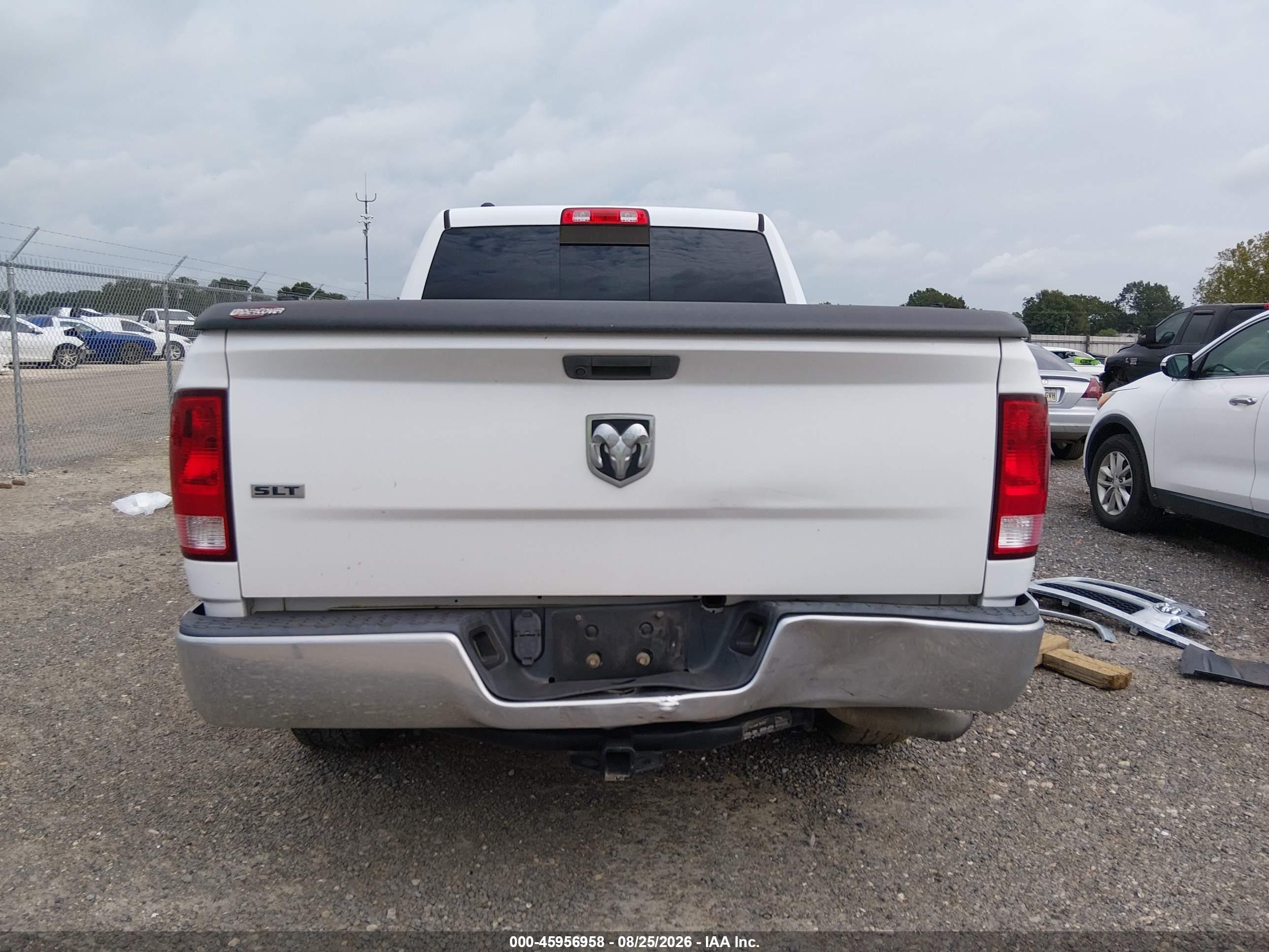 2019 Ram 1500 Classic Slt  4x2 6'4 Box White vin: 1C6RR6TT8KS510049