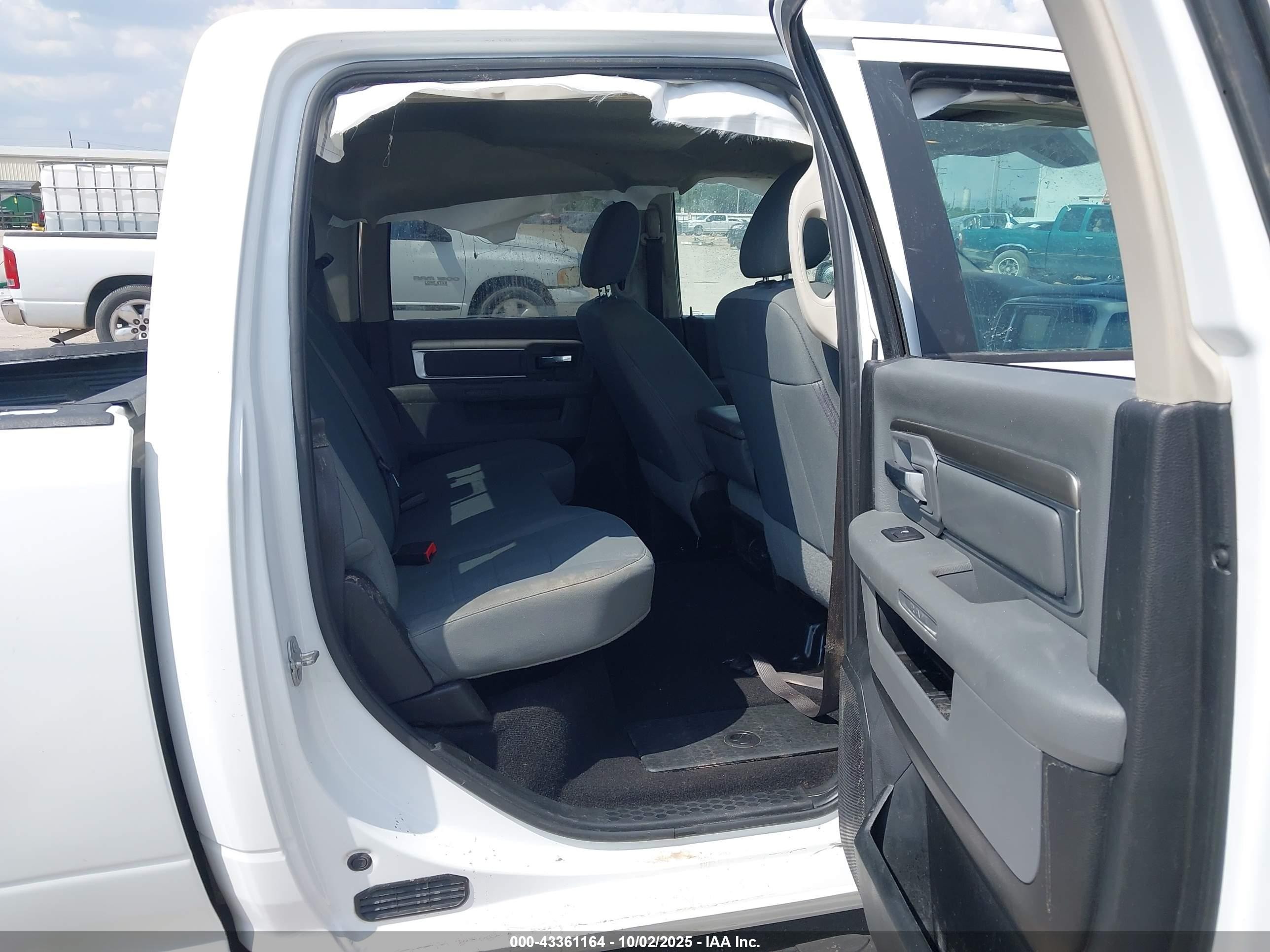 2020 Ram 1500 Classic Slt  4x2 6'4 Box White vin: 1C6RR6TT8LS100367