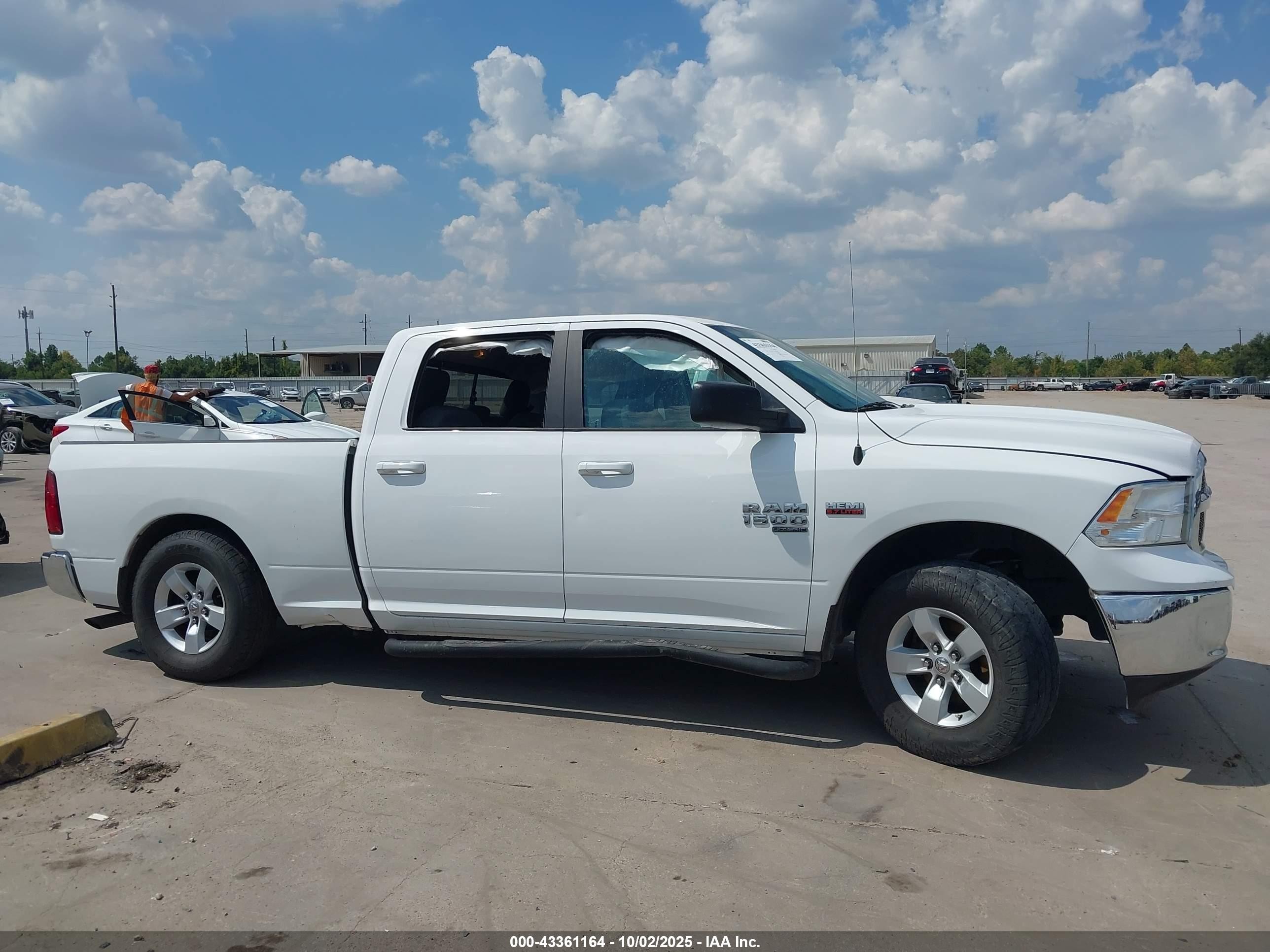 2020 Ram 1500 Classic Slt  4x2 6'4 Box White vin: 1C6RR6TT8LS100367