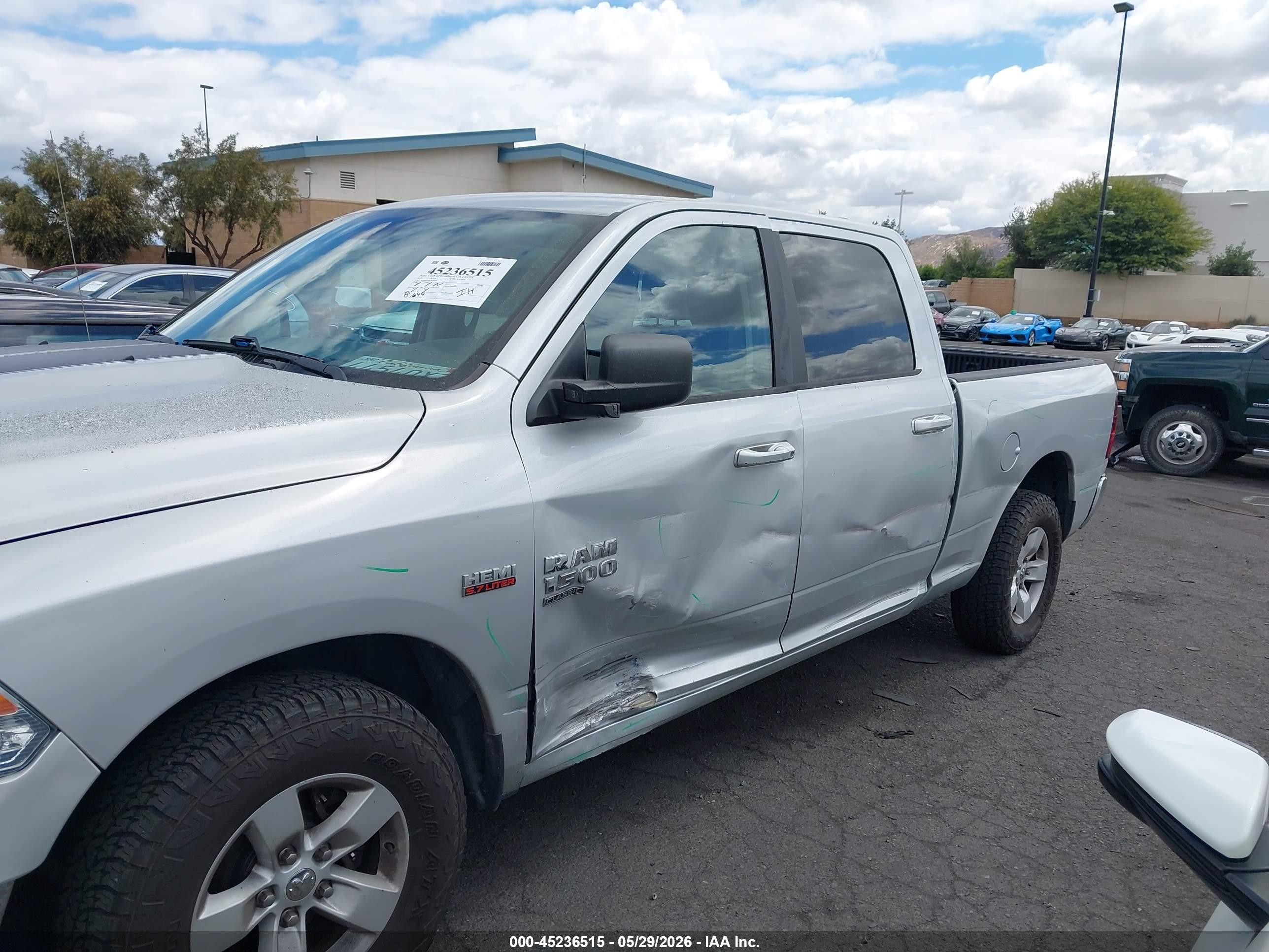 2019 Ram 1500 Classic Slt  4x2 6'4 Box Серебряный vin: 1C6RR6TT9KS512344