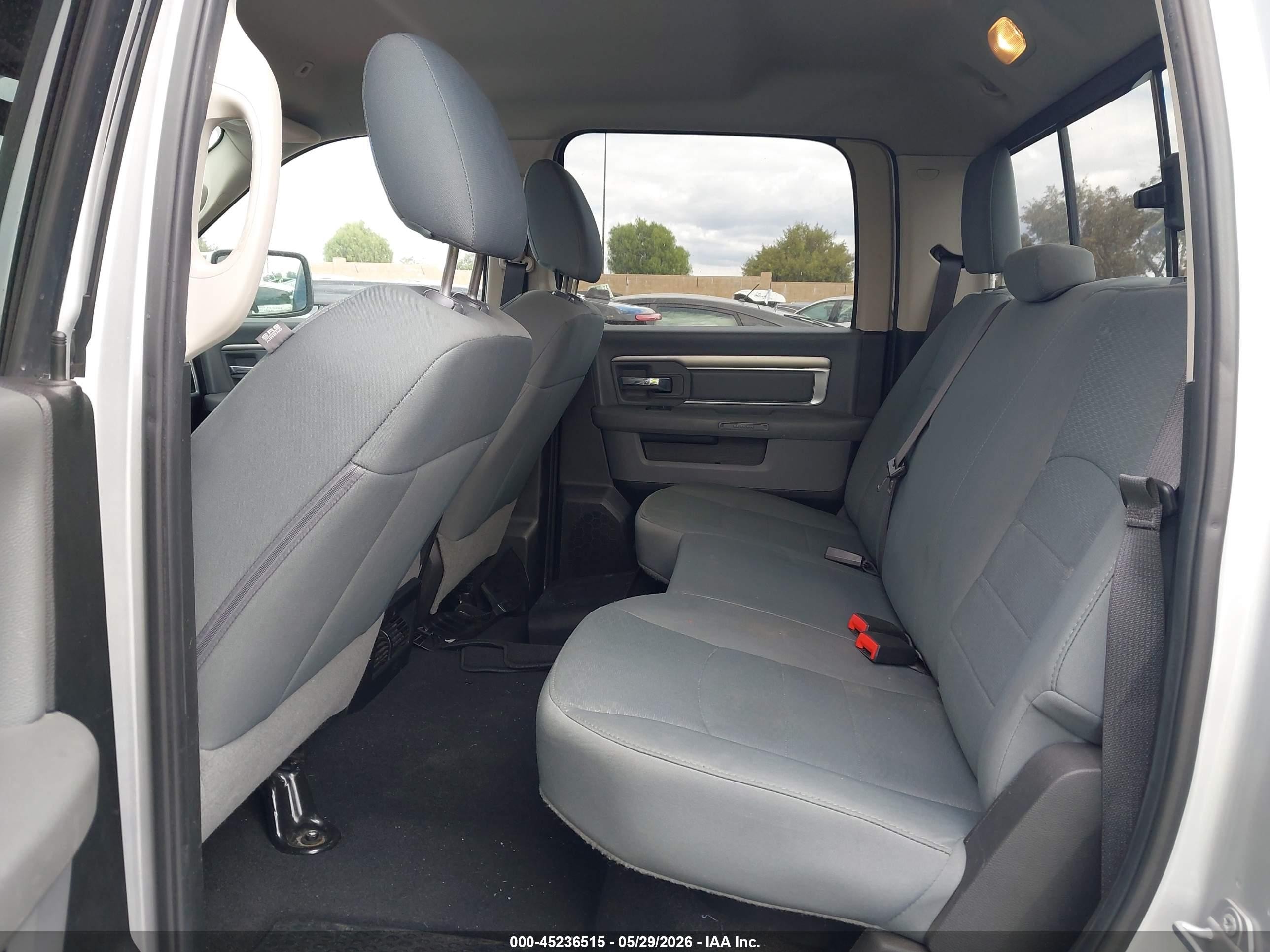 2019 Ram 1500 Classic Slt  4x2 6'4 Box Серебряный vin: 1C6RR6TT9KS512344