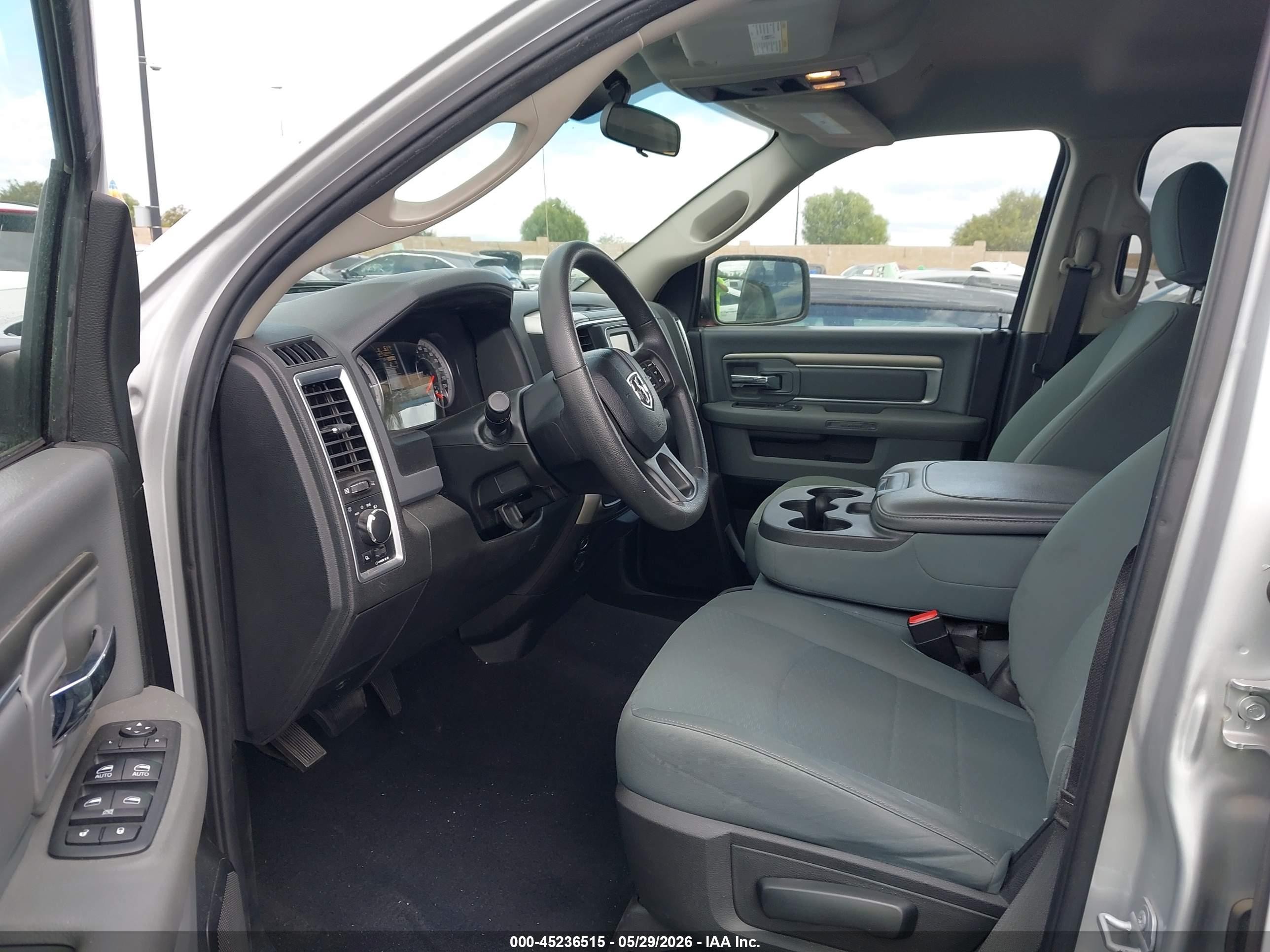 2019 Ram 1500 Classic Slt  4x2 6'4 Box Серебряный vin: 1C6RR6TT9KS512344