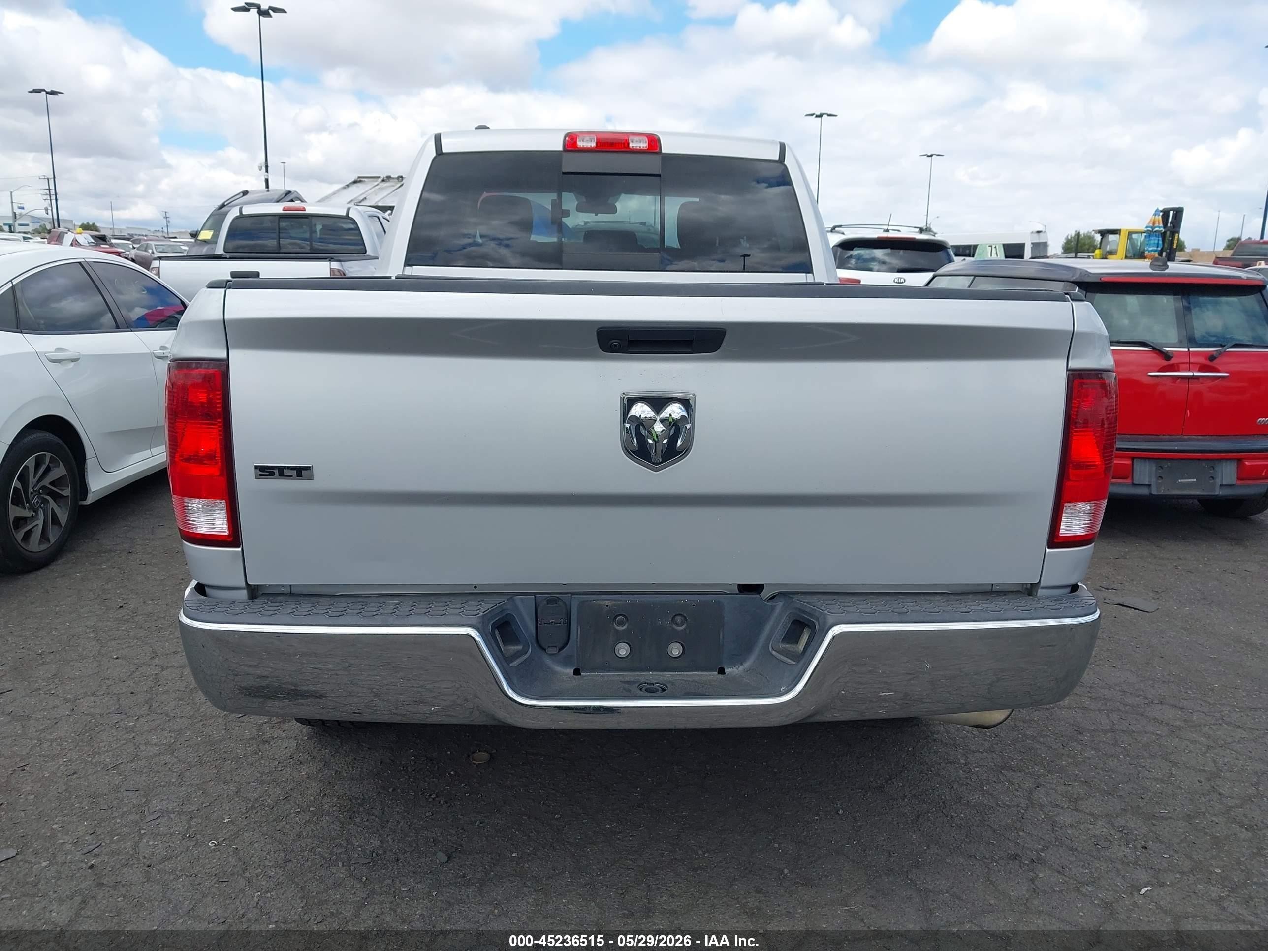 2019 Ram 1500 Classic Slt  4x2 6'4 Box Серебряный vin: 1C6RR6TT9KS512344