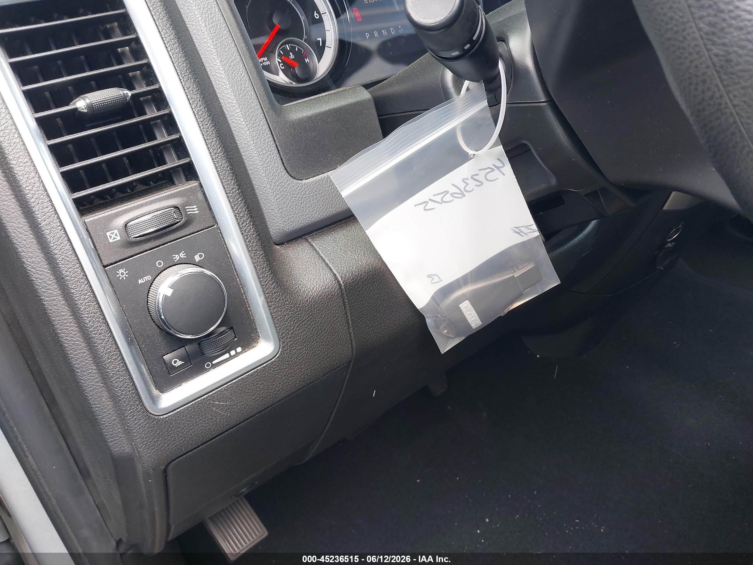 2019 Ram 1500 Classic Slt  4x2 6'4 Box Серебряный vin: 1C6RR6TT9KS512344