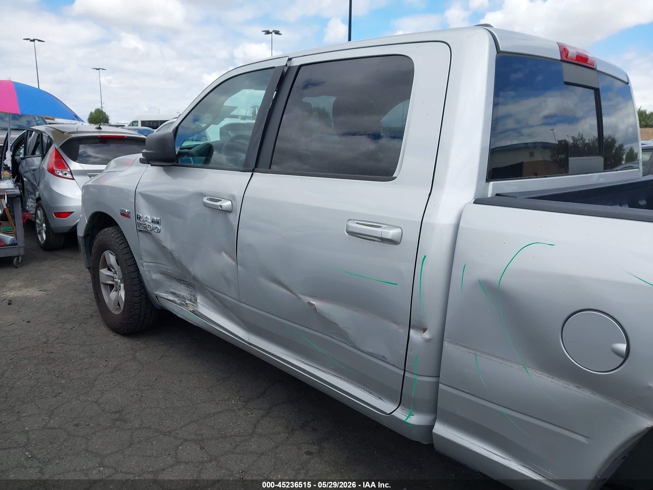 2019 Ram 1500 Classic Slt  4x2 6'4 Box Серебряный vin: 1C6RR6TT9KS512344