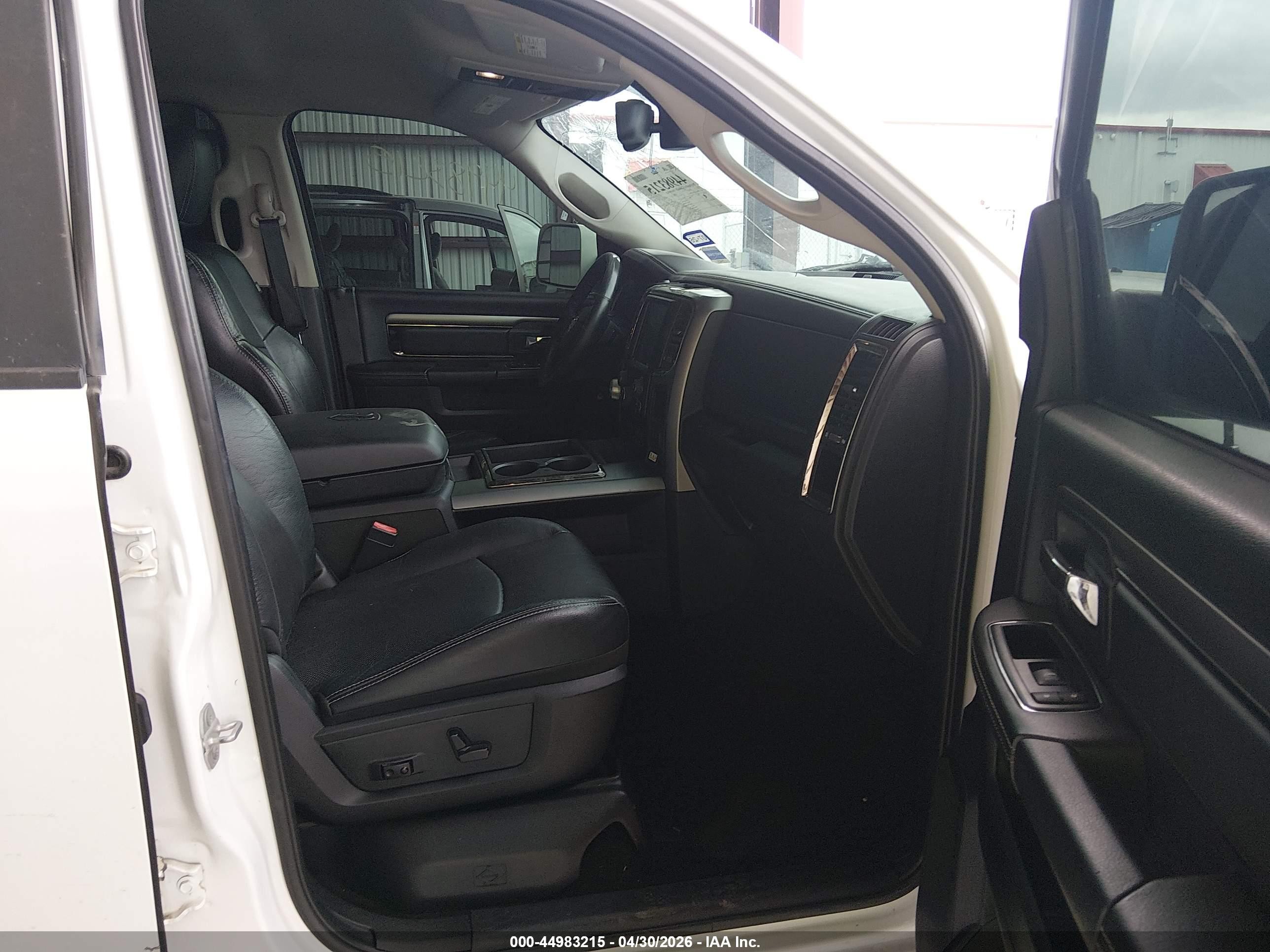 2015 Ram 1500 Sport White vin: 1C6RR6UT2FS629588