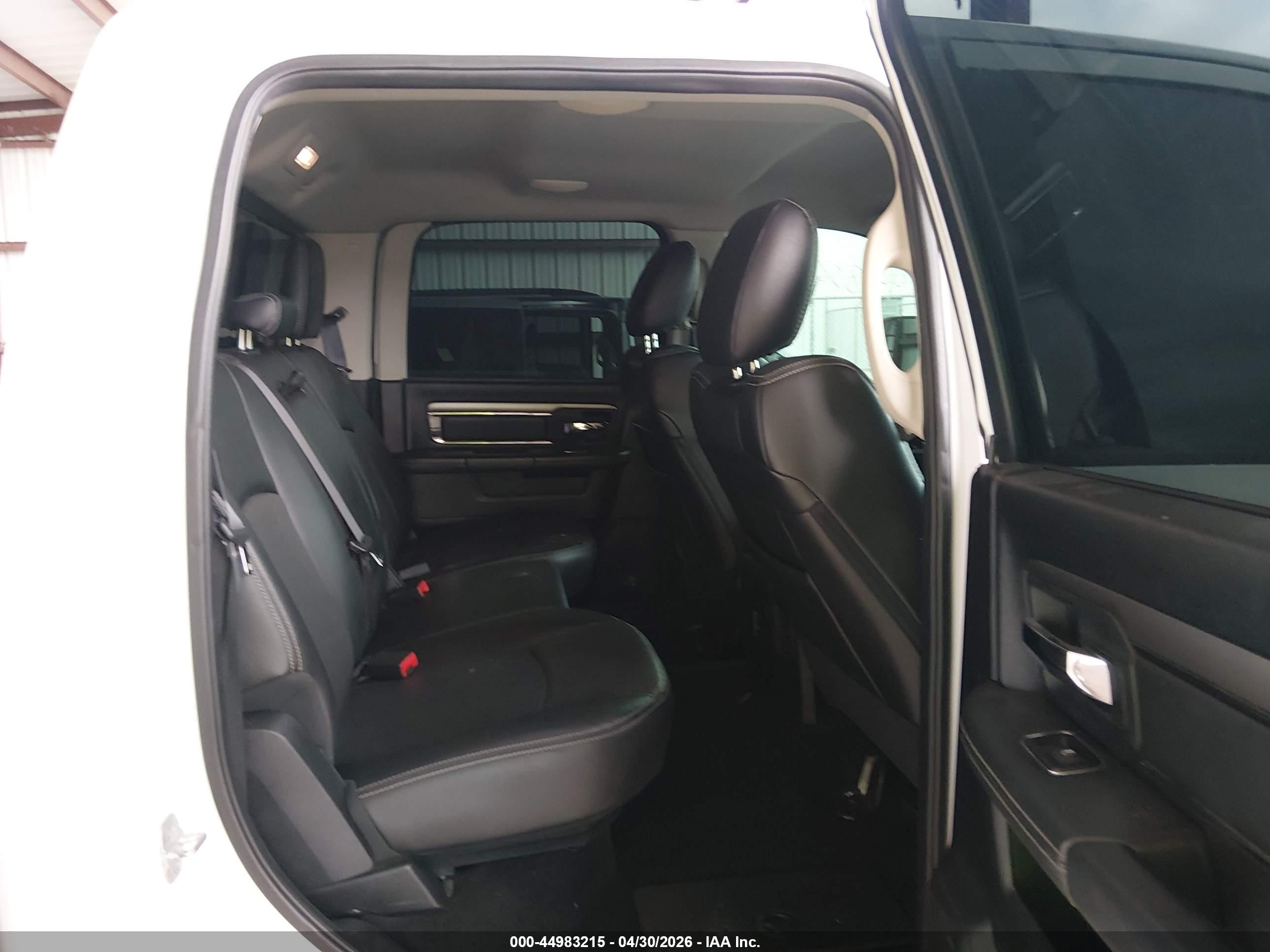 2015 Ram 1500 Sport White vin: 1C6RR6UT2FS629588