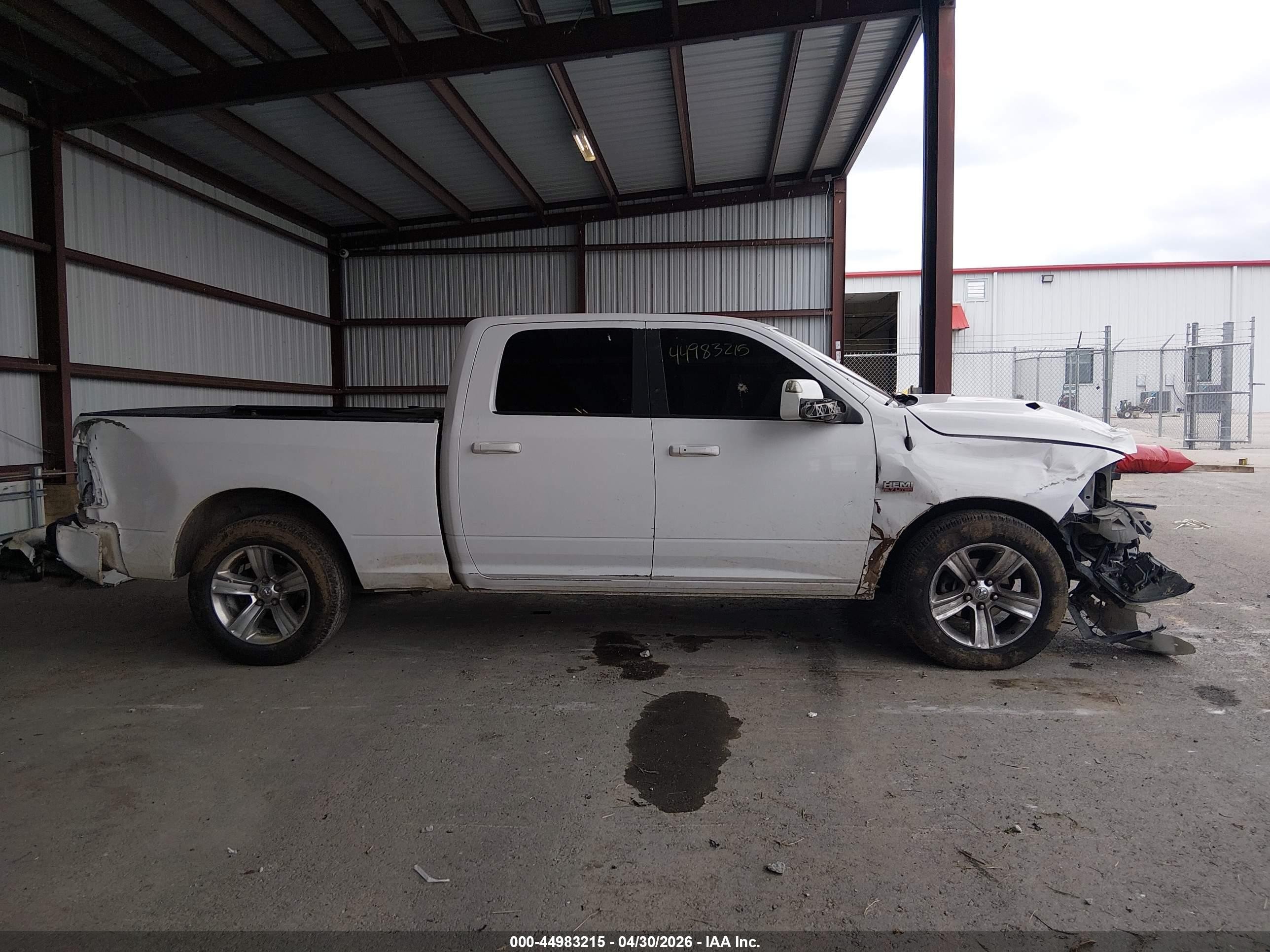 2015 Ram 1500 Sport White vin: 1C6RR6UT2FS629588