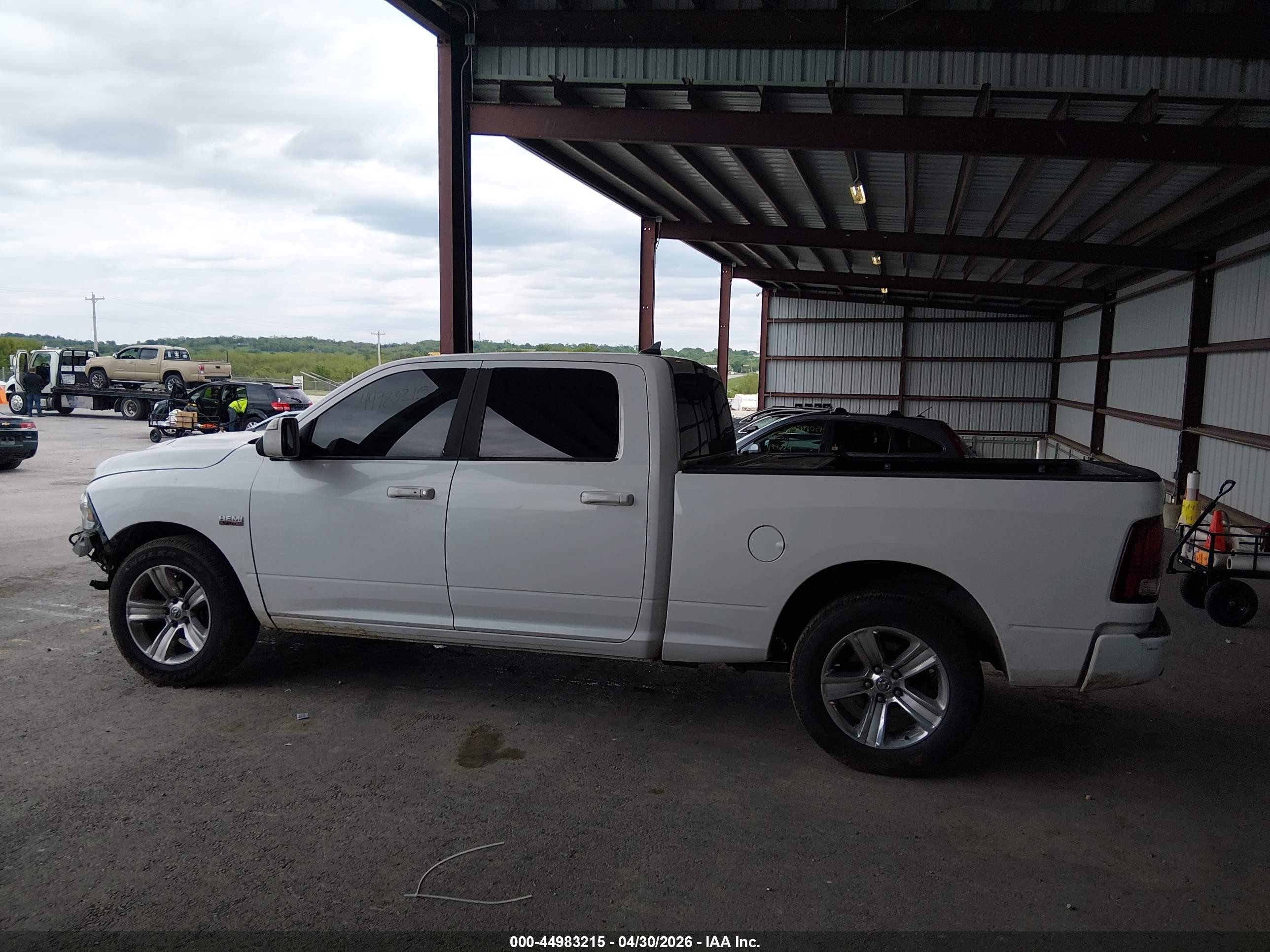 2015 Ram 1500 Sport White vin: 1C6RR6UT2FS629588