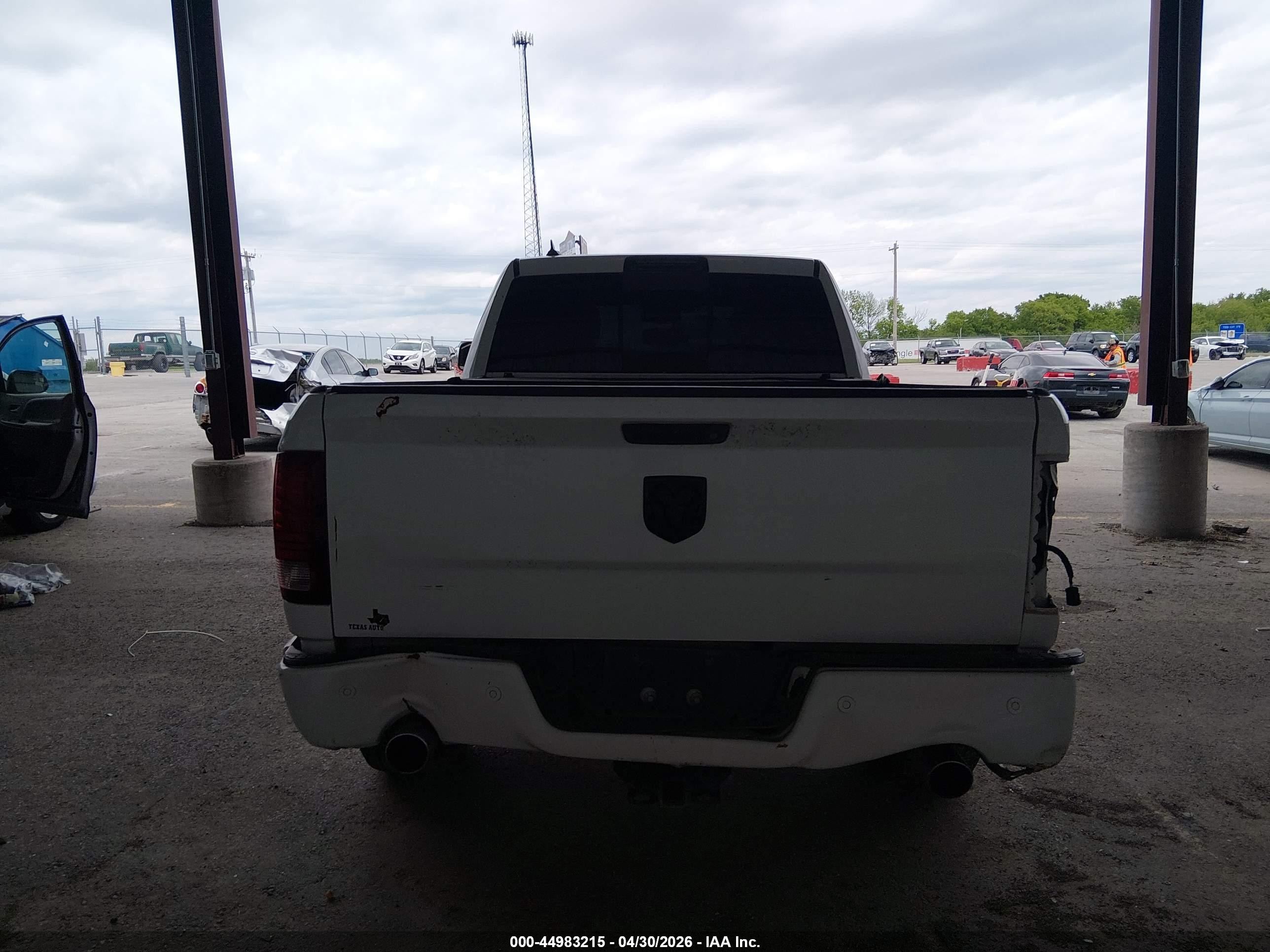 2015 Ram 1500 Sport White vin: 1C6RR6UT2FS629588