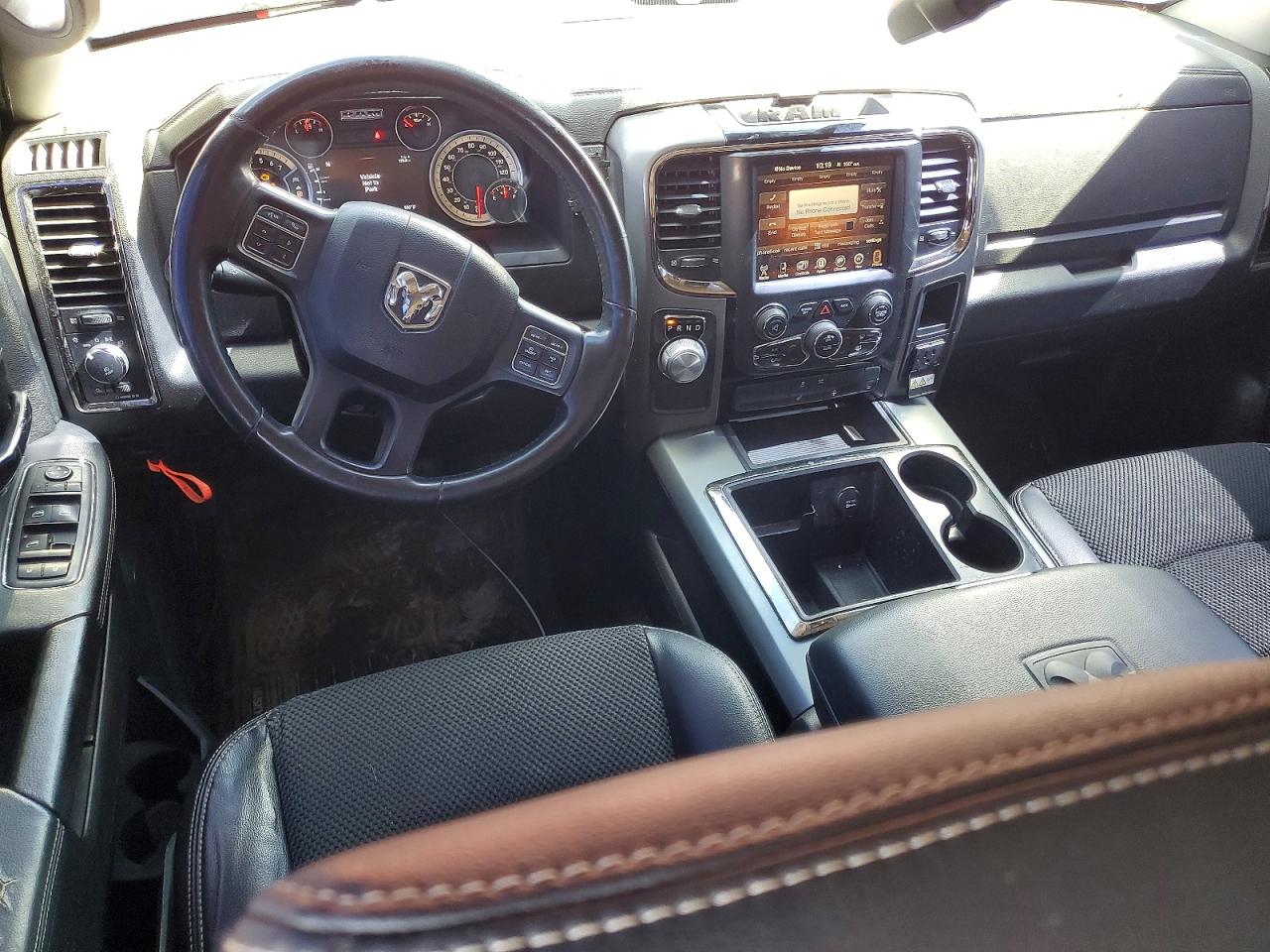 2015 Ram 1500 Sport Red vin: 1C6RR6UT6FS629416