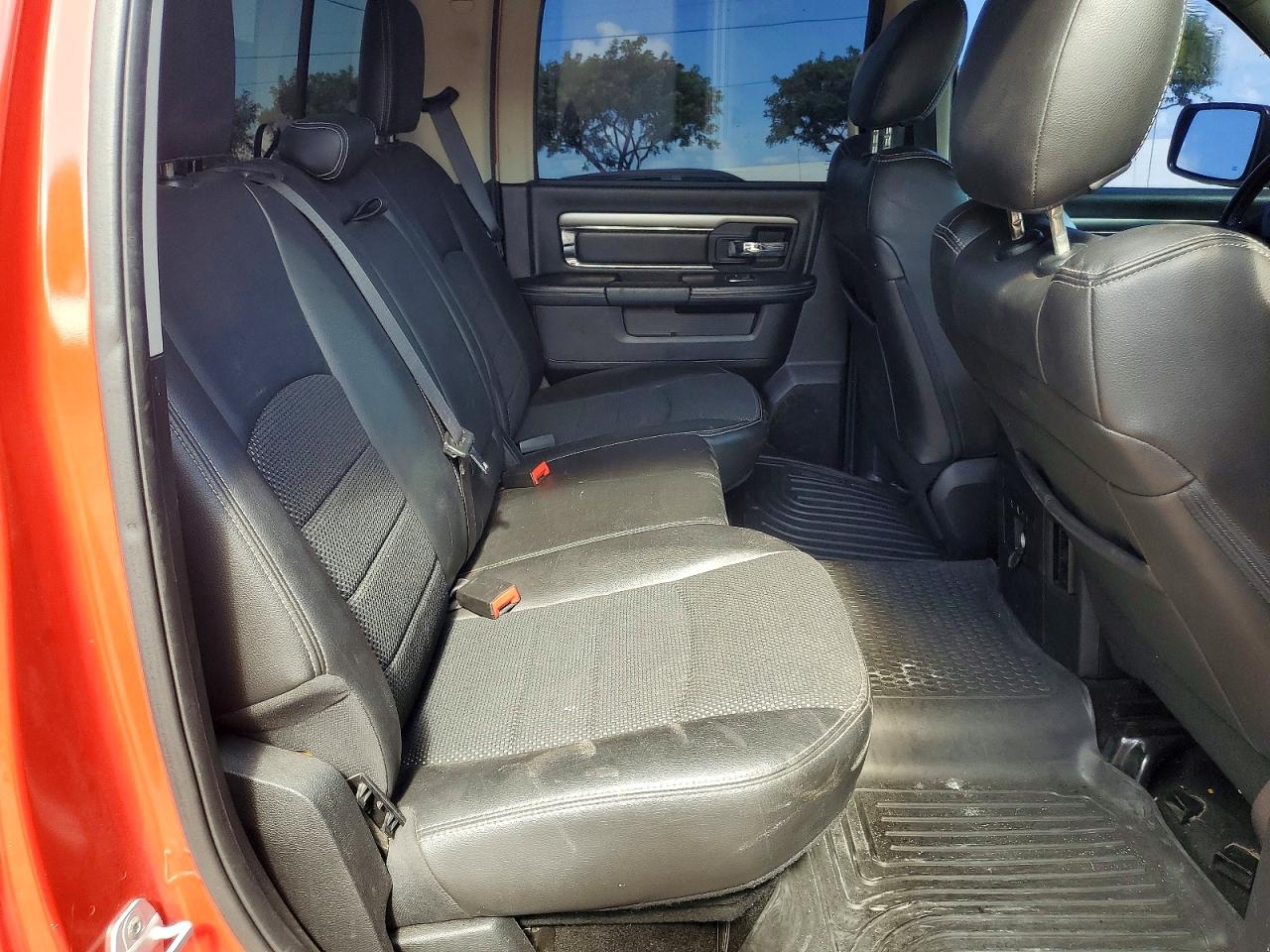 2015 Ram 1500 Sport Red vin: 1C6RR6UT6FS629416