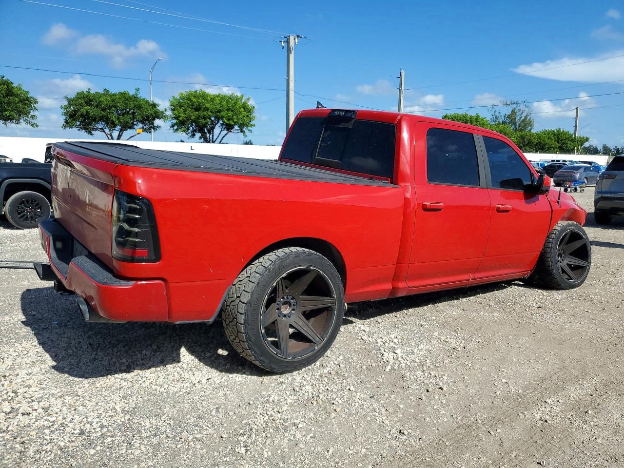2015 Ram 1500 Sport Red vin: 1C6RR6UT6FS629416