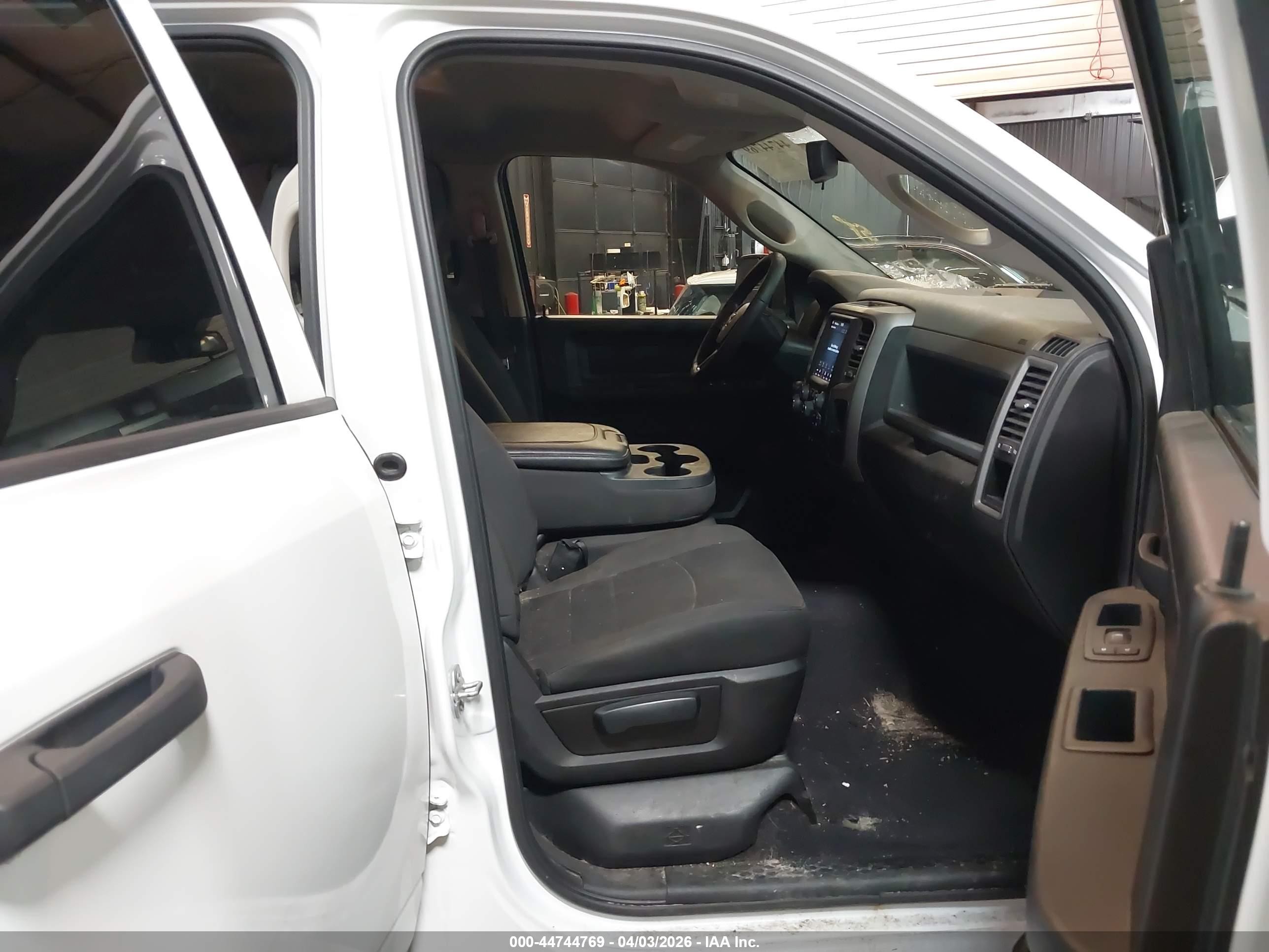 2019 Ram 1500 Classic Express  4x4 6'4 Box White vin: 1C6RR7FG2KS570798