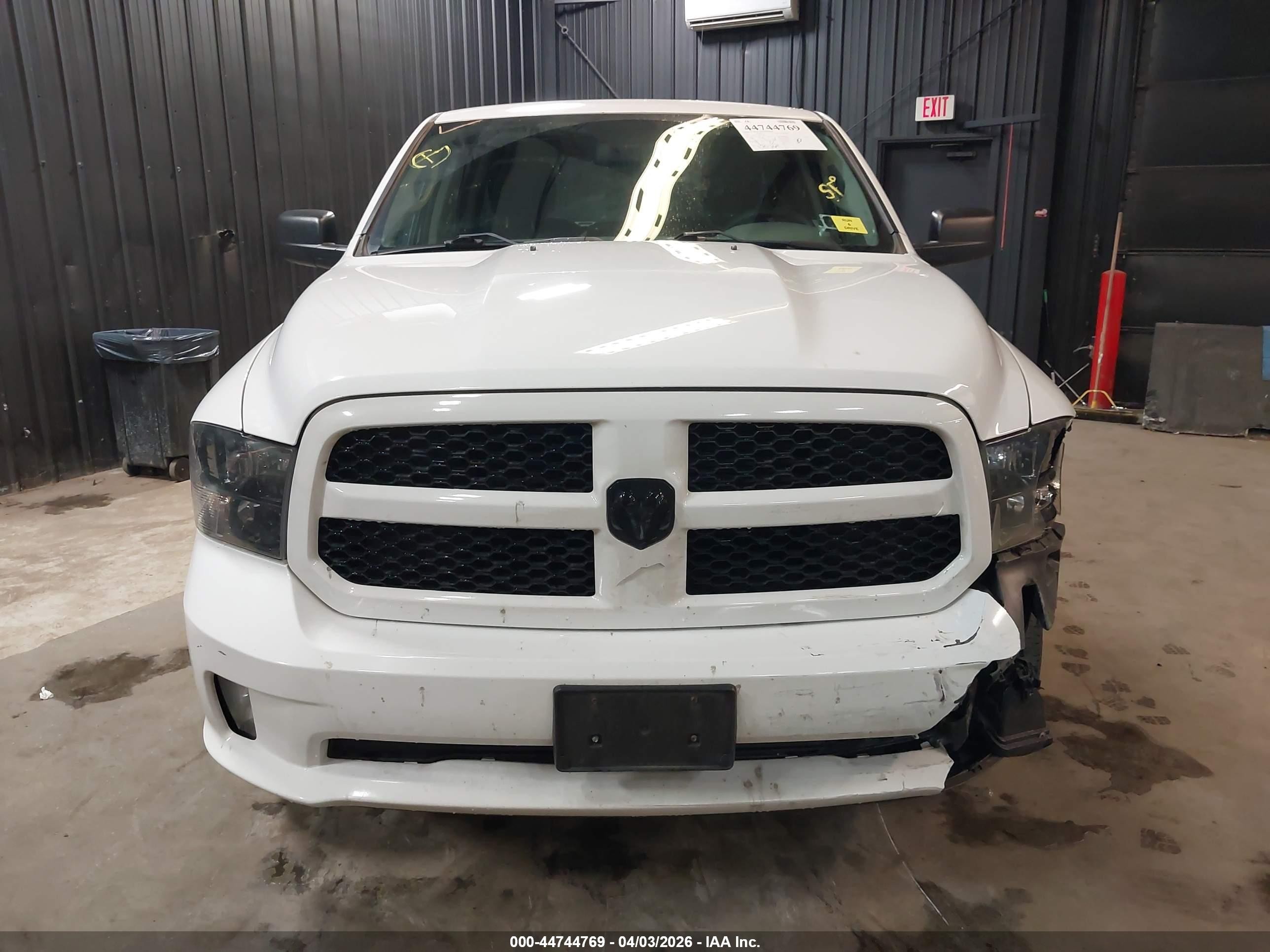 2019 Ram 1500 Classic Express  4x4 6'4 Box White vin: 1C6RR7FG2KS570798