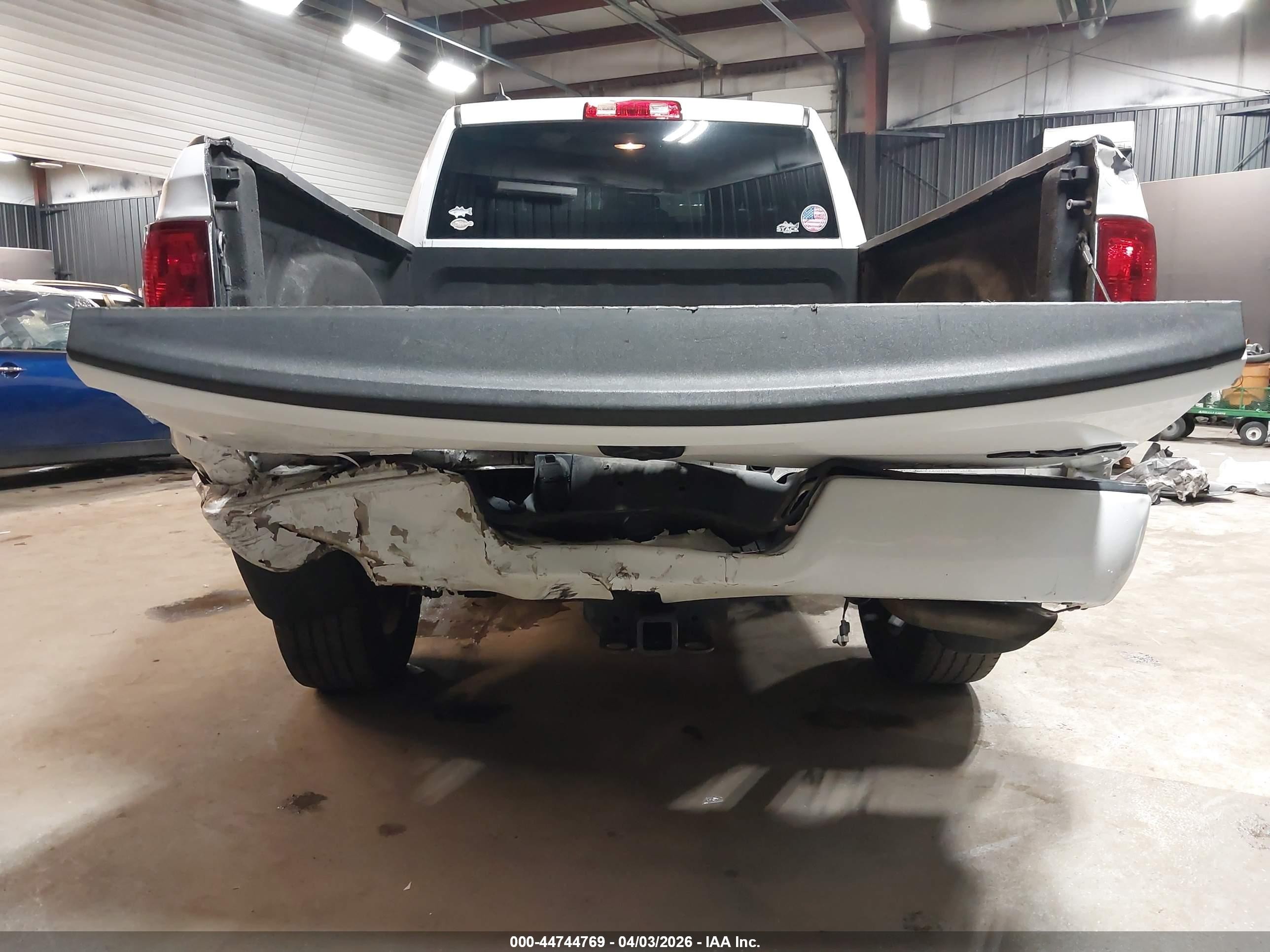 2019 Ram 1500 Classic Express  4x4 6'4 Box White vin: 1C6RR7FG2KS570798
