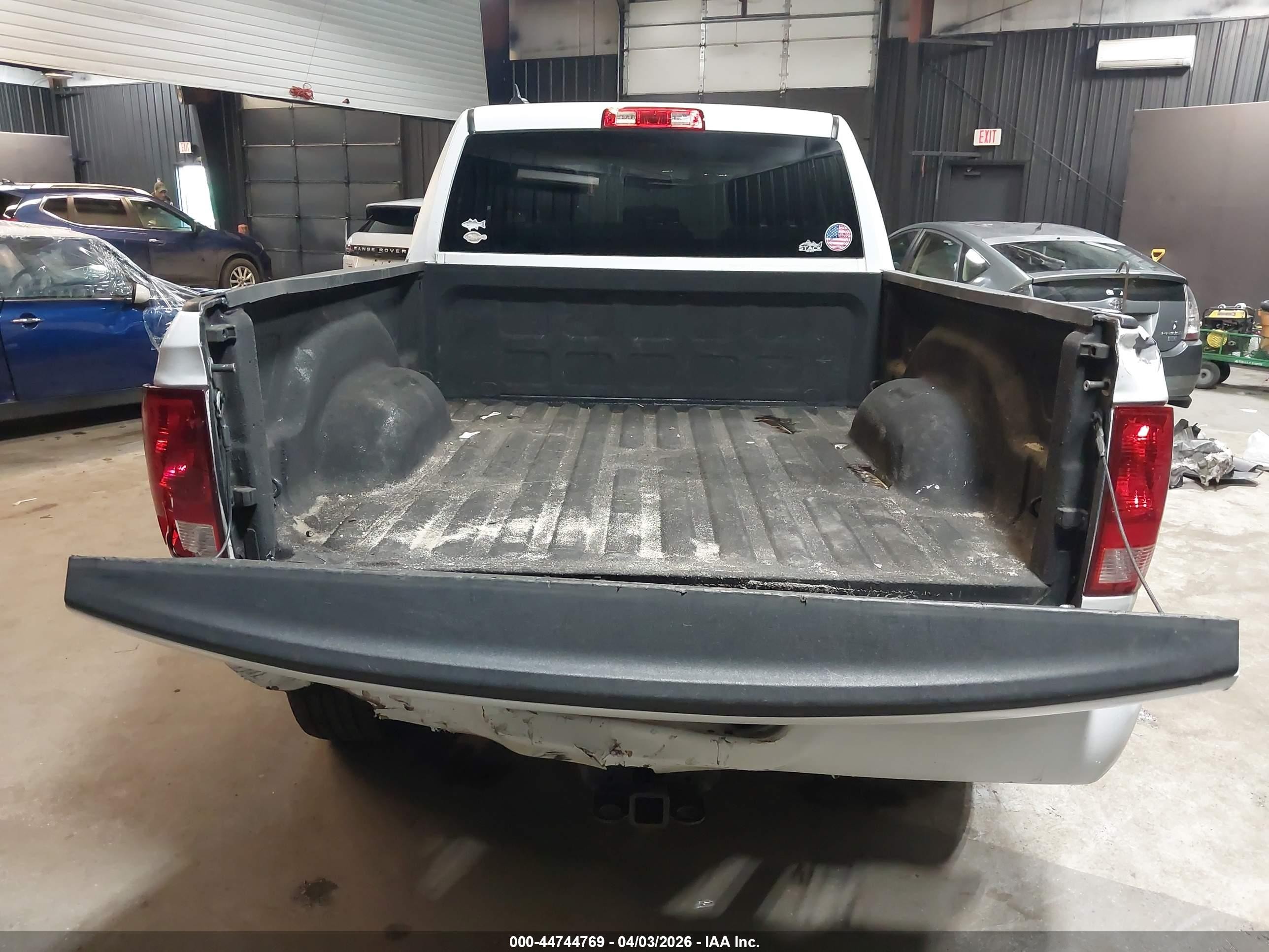 2019 Ram 1500 Classic Express  4x4 6'4 Box White vin: 1C6RR7FG2KS570798