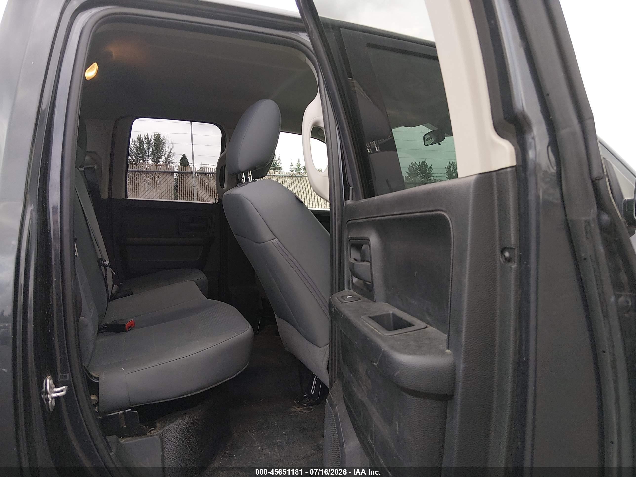 2018 Ram 1500 Tradesman  4x4 6'4 Box Black vin: 1C6RR7FG3JS297255