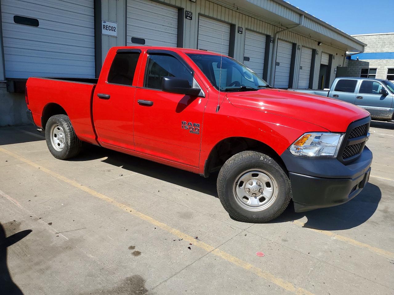 2019 Ram 1500 Classic Tradesman Red vin: 1C6RR7FG5KS717762