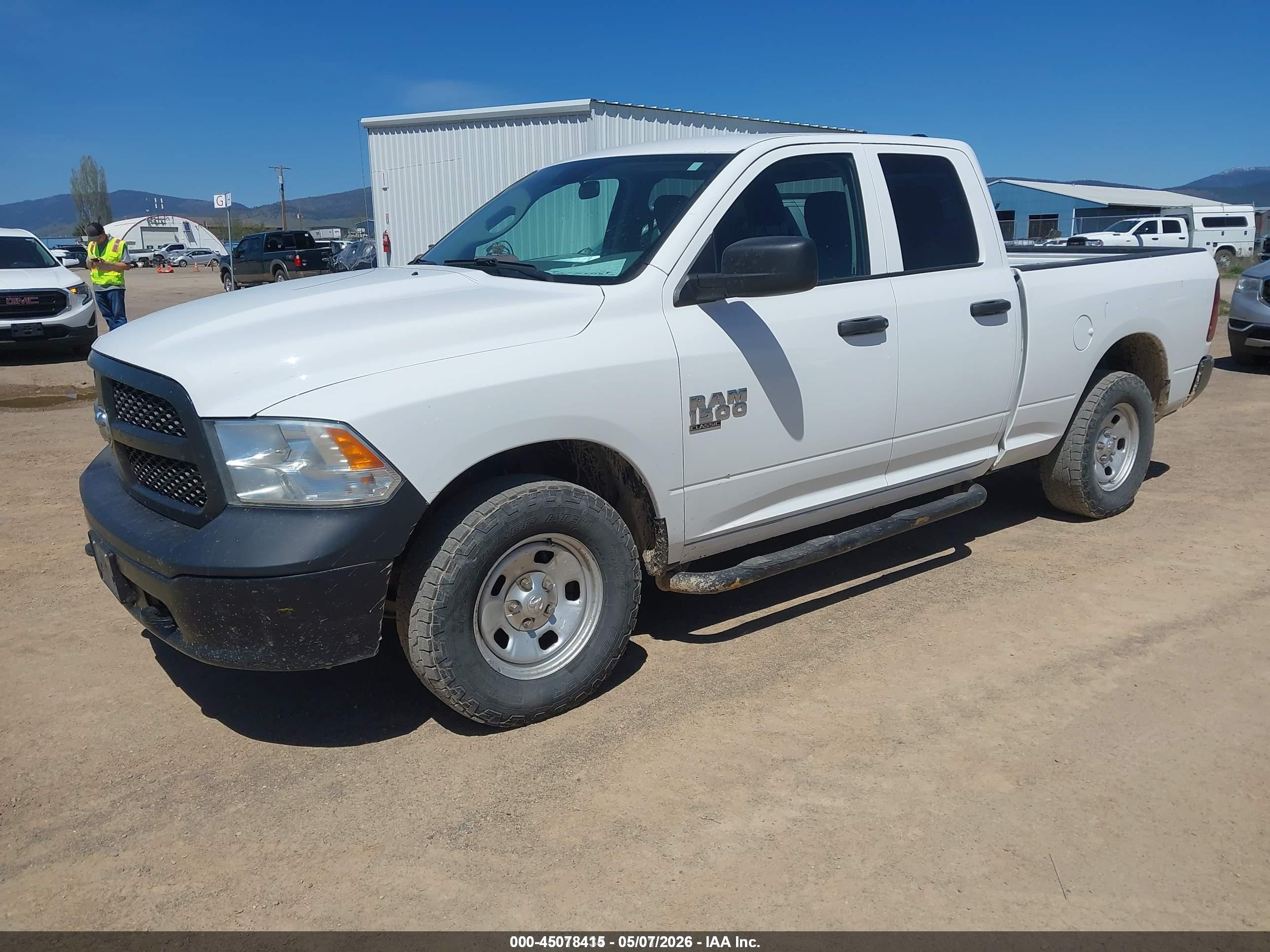 2019 Ram 1500 Classic Tradesman  4x4 6'4 Box White vin: 1C6RR7FG7KS636066