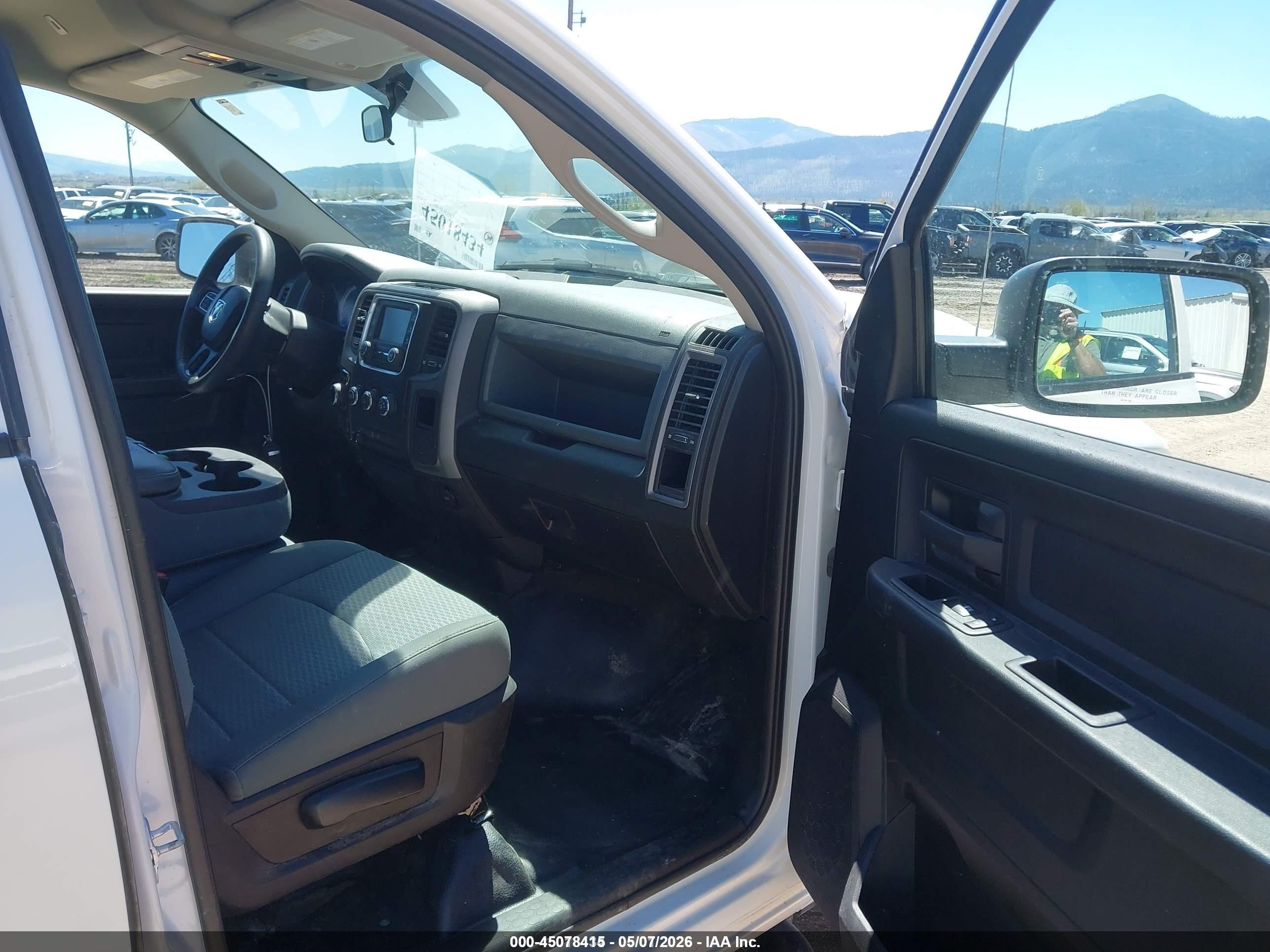 2019 Ram 1500 Classic Tradesman  4x4 6'4 Box White vin: 1C6RR7FG7KS636066