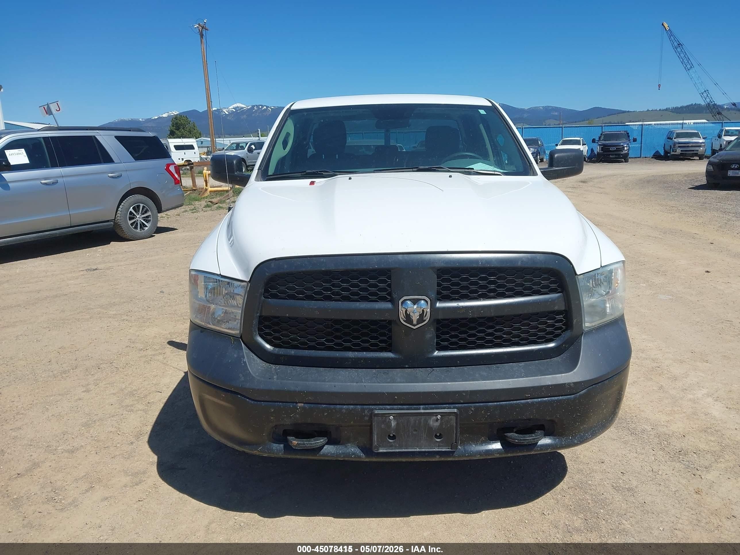 2019 Ram 1500 Classic Tradesman  4x4 6'4 Box White vin: 1C6RR7FG7KS636066