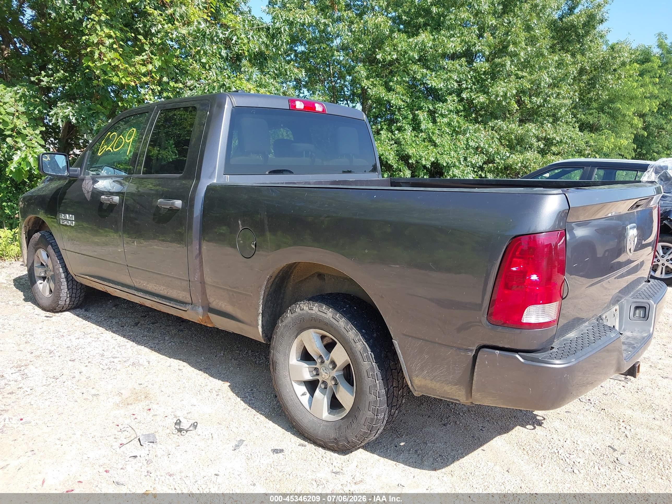 2018 Ram 1500 Express  4x4 6'4 Box Gray vin: 1C6RR7FG8JS203418