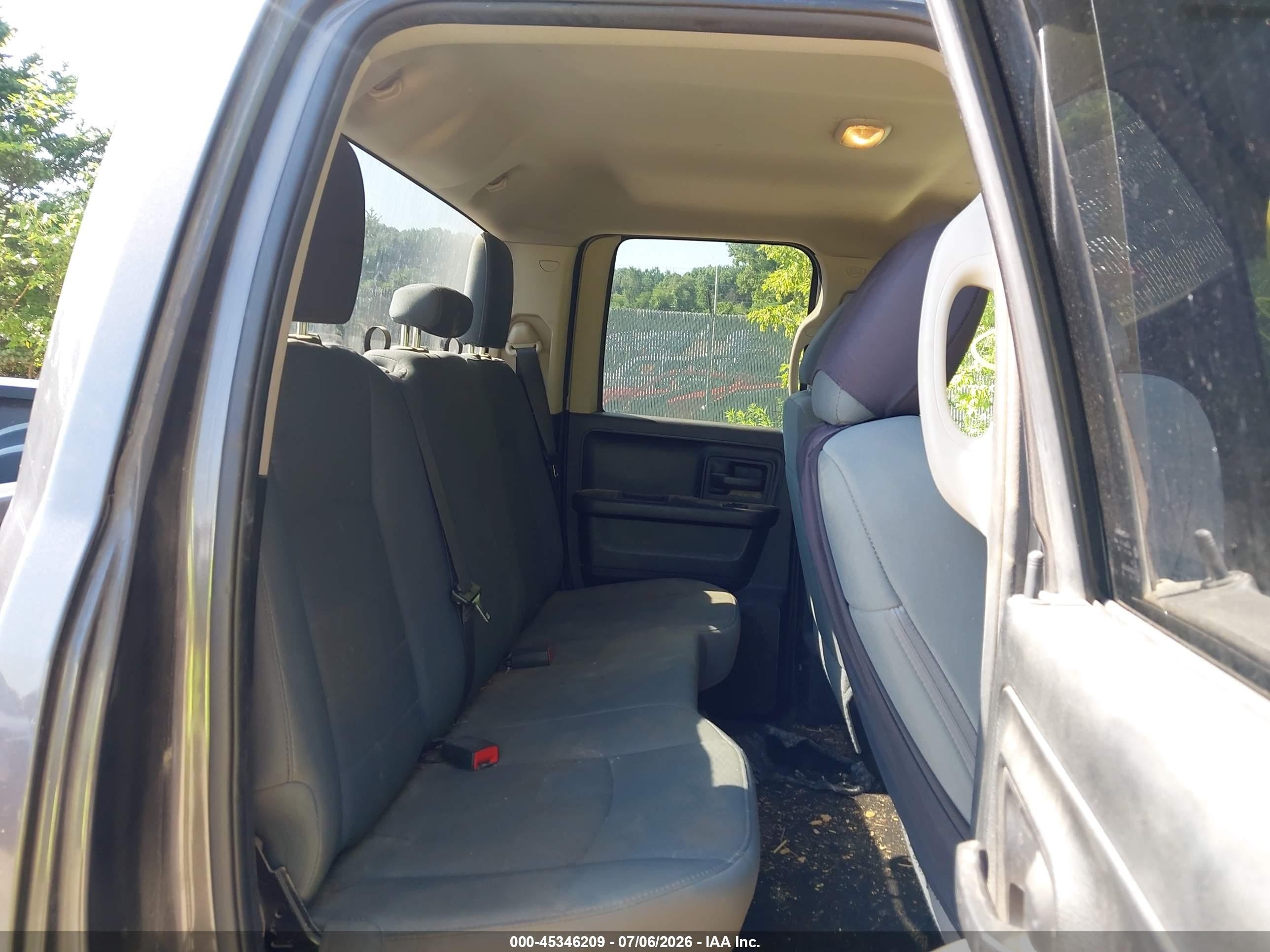 2018 Ram 1500 Express  4x4 6'4 Box Gray vin: 1C6RR7FG8JS203418