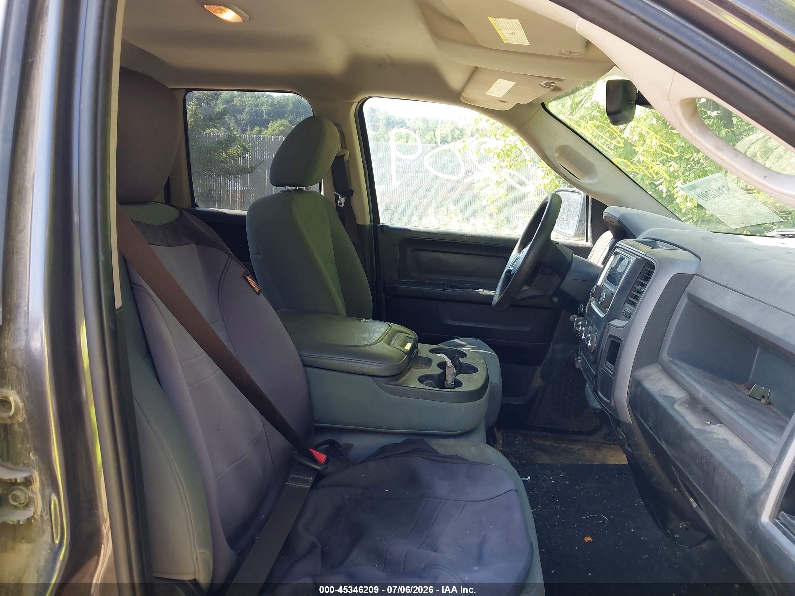 2018 Ram 1500 Express  4x4 6'4 Box Gray vin: 1C6RR7FG8JS203418