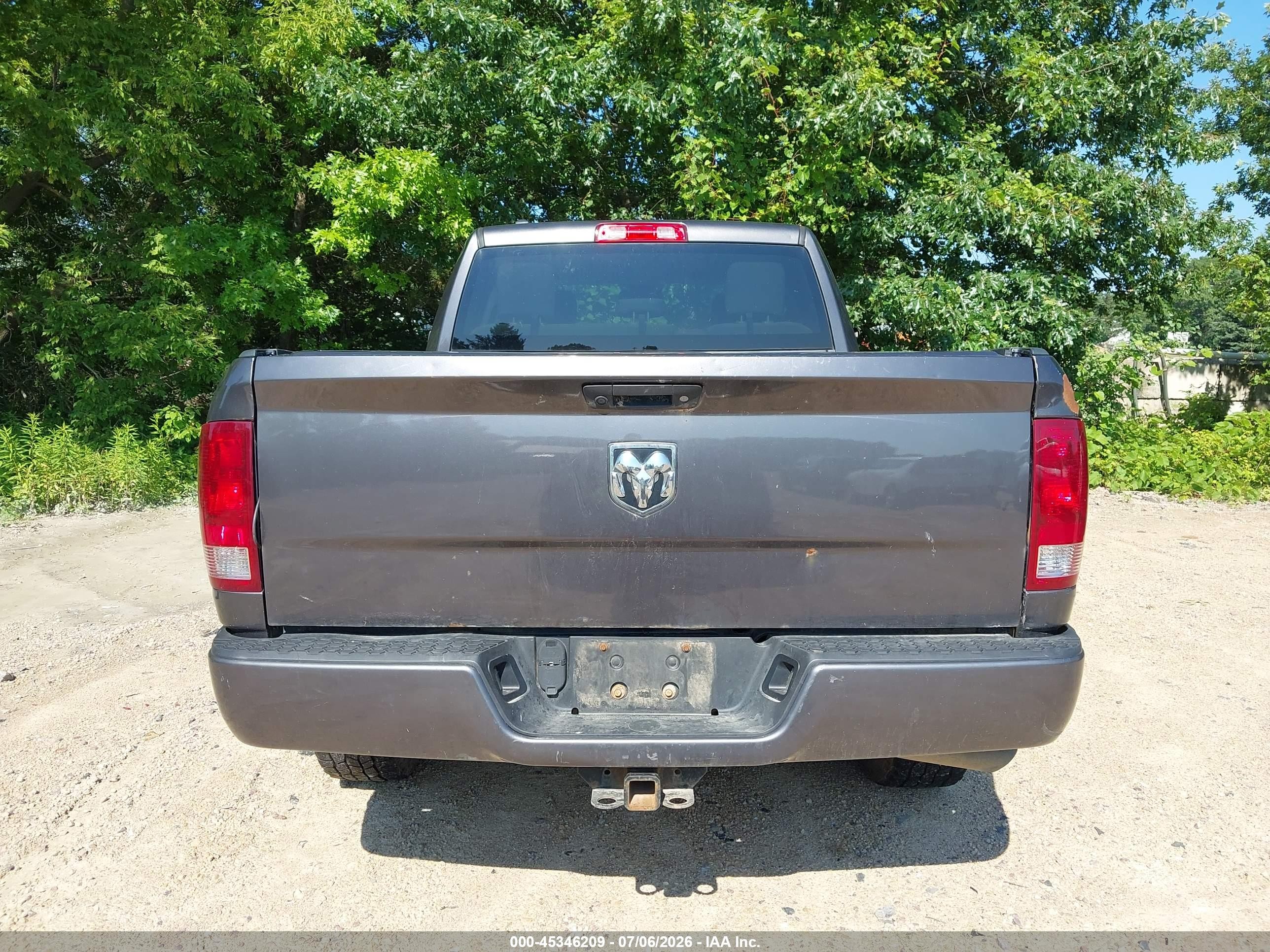 2018 Ram 1500 Express  4x4 6'4 Box Gray vin: 1C6RR7FG8JS203418
