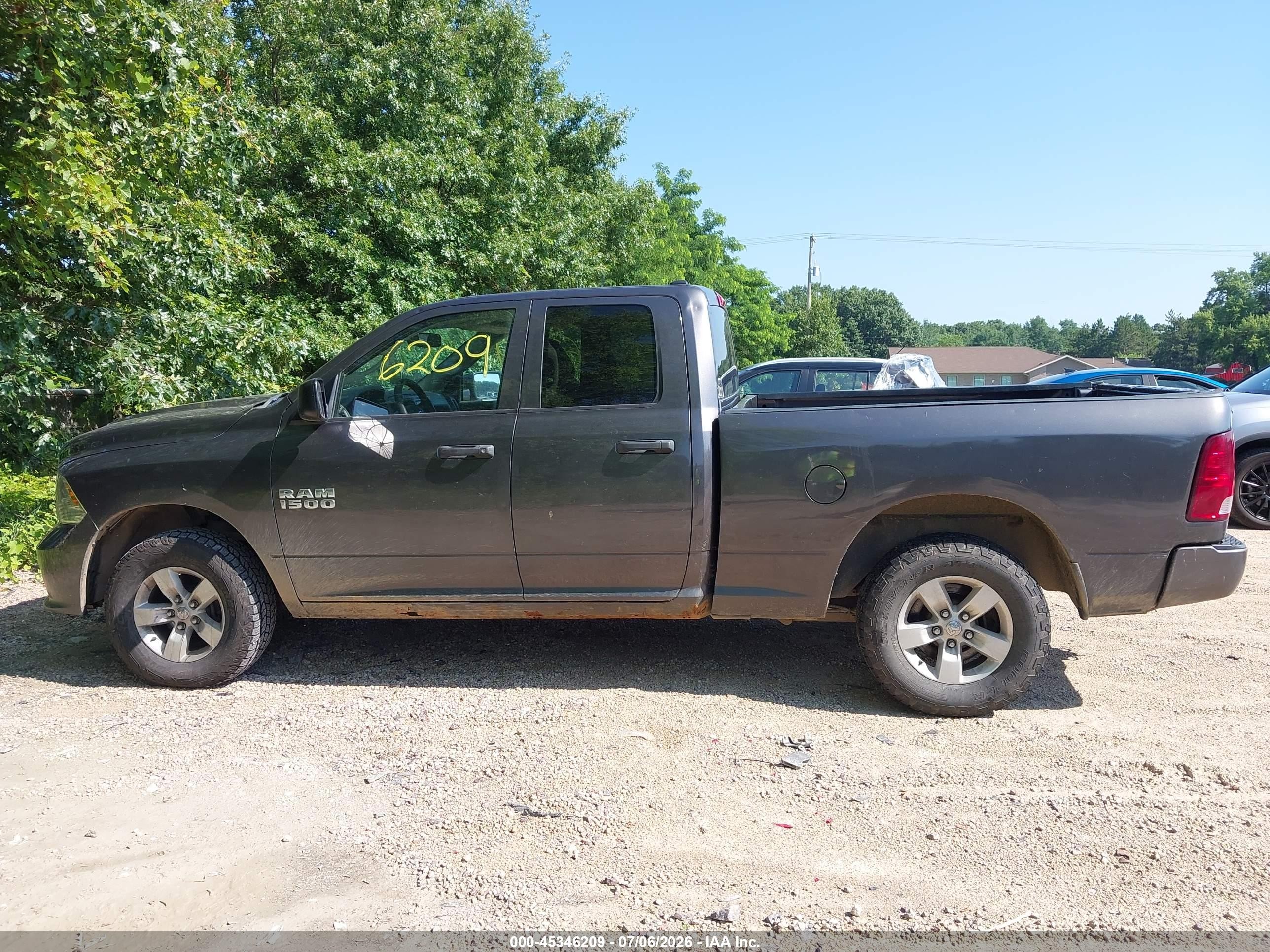 2018 Ram 1500 Express  4x4 6'4 Box Gray vin: 1C6RR7FG8JS203418