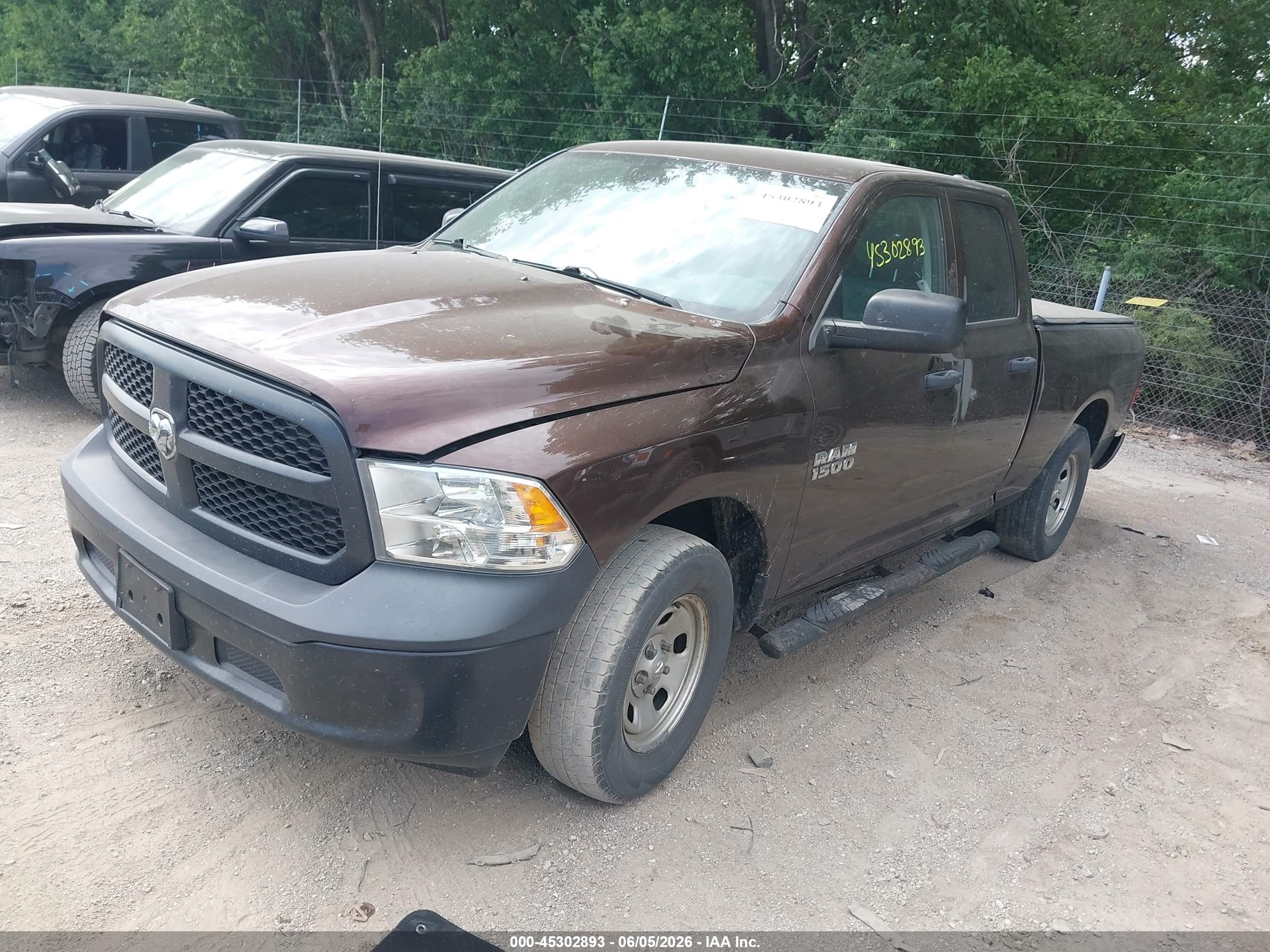 2015 Ram 1500 Tradesman Коричневый vin: 1C6RR7FG9FS660178