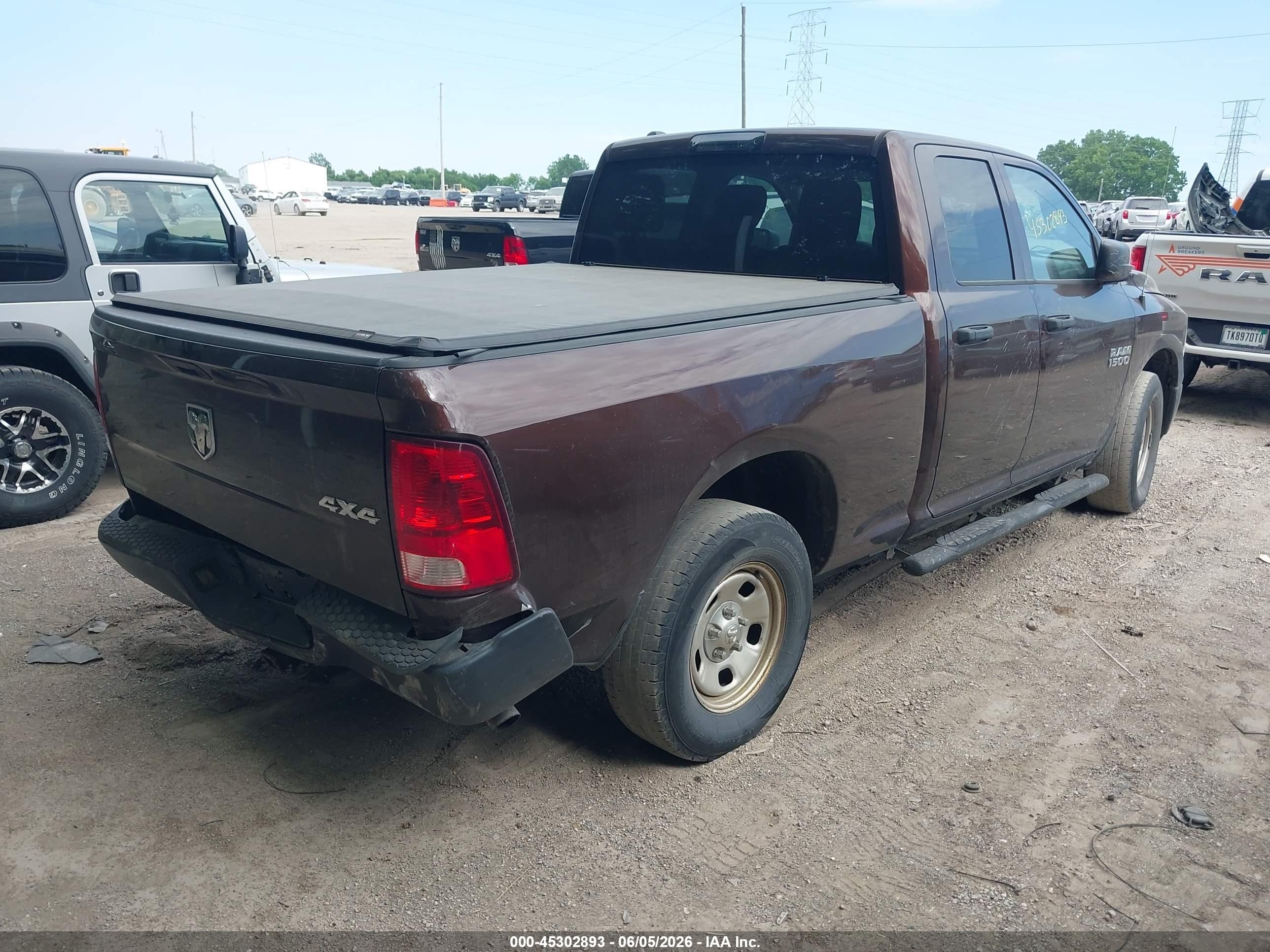 2015 Ram 1500 Tradesman Коричневый vin: 1C6RR7FG9FS660178