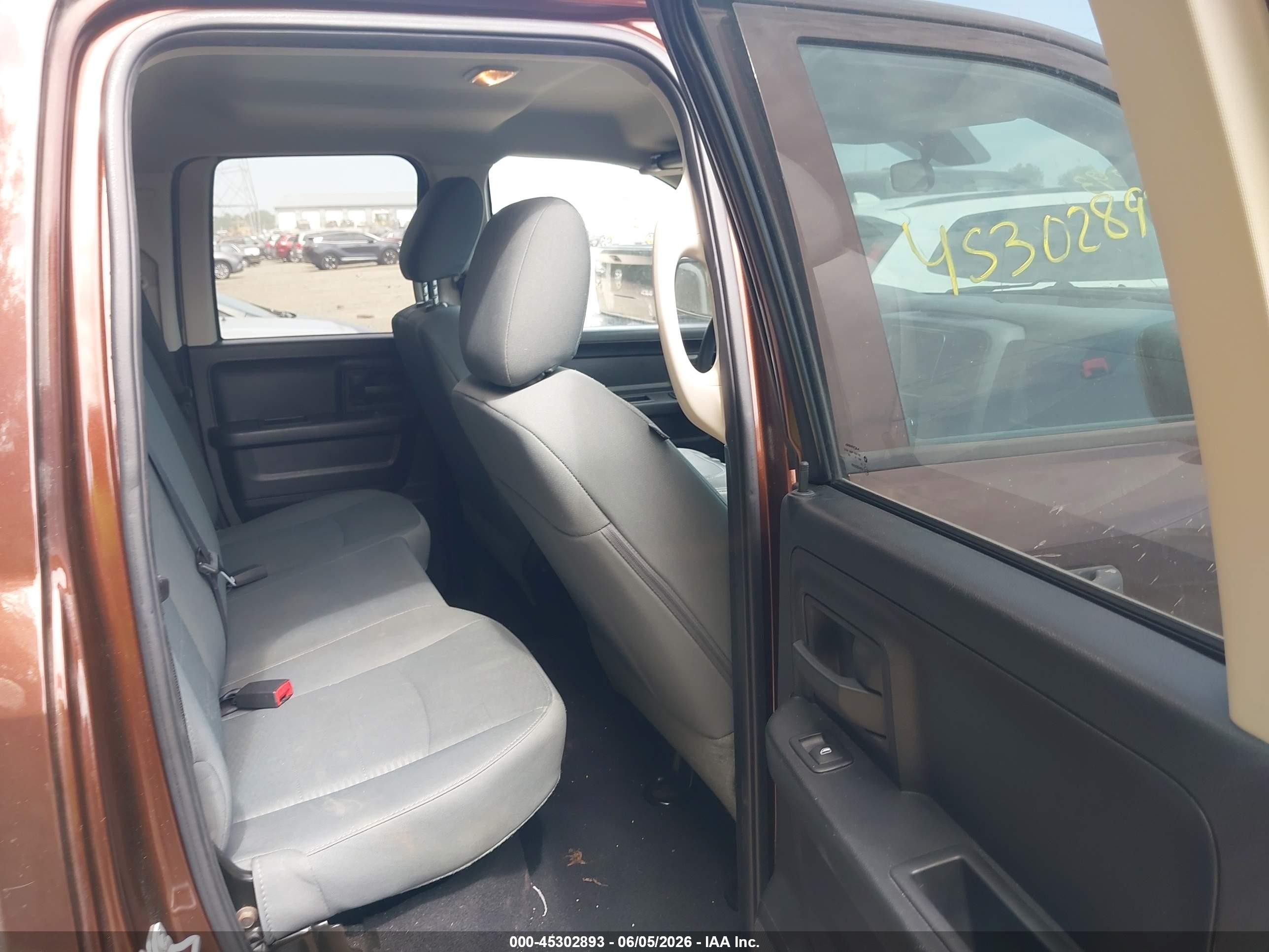 2015 Ram 1500 Tradesman Коричневый vin: 1C6RR7FG9FS660178