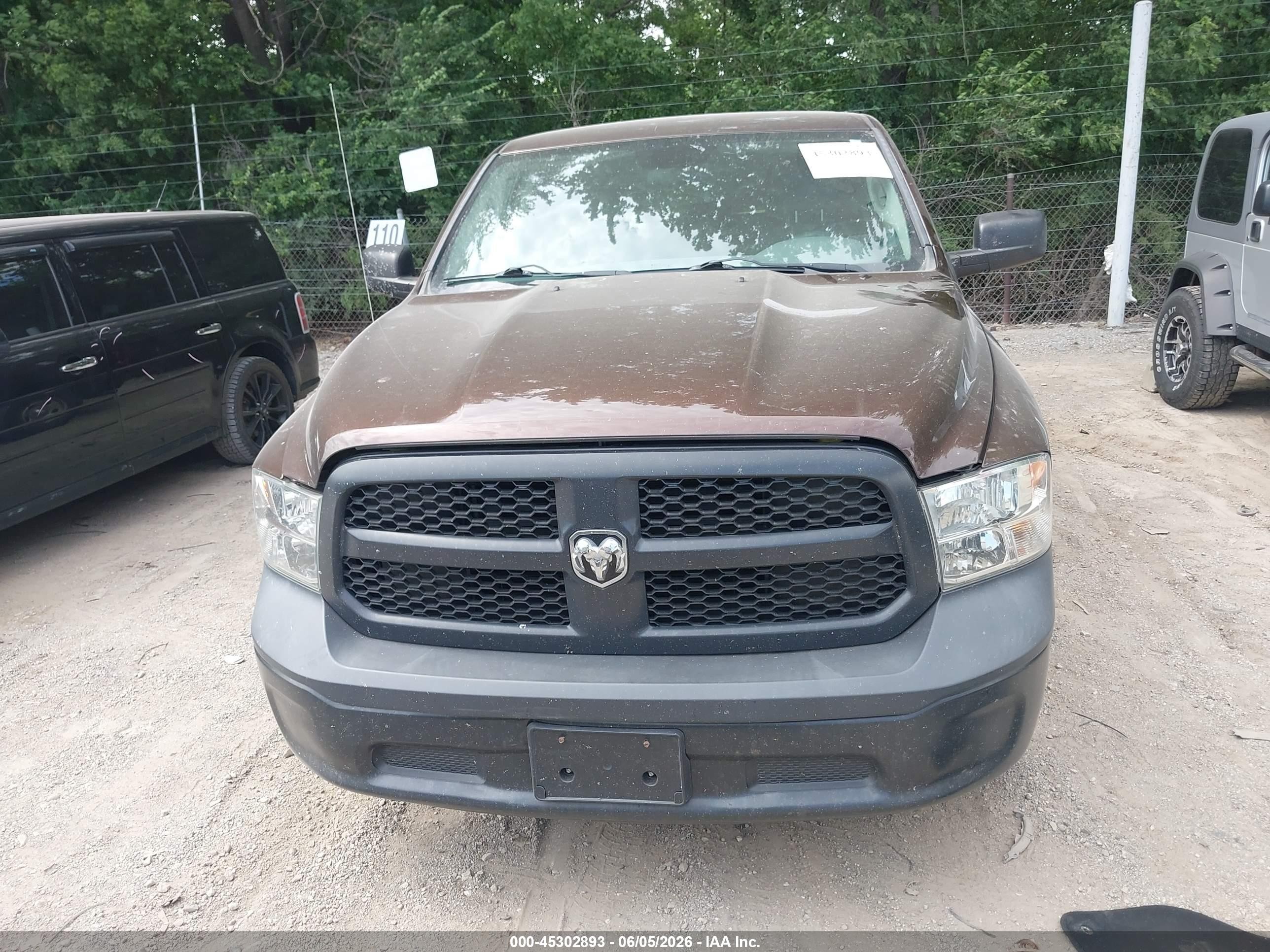 2015 Ram 1500 Tradesman Коричневый vin: 1C6RR7FG9FS660178