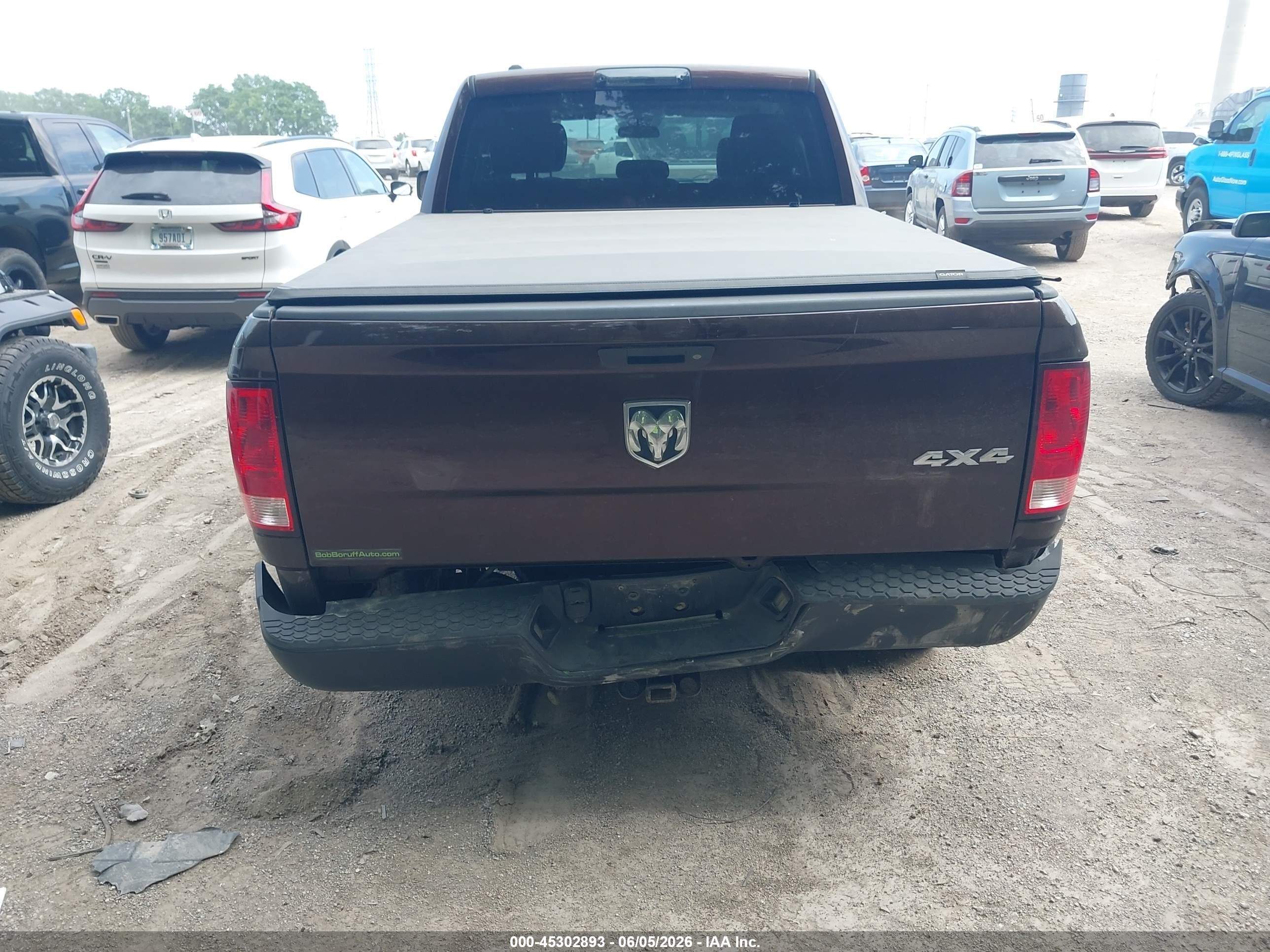2015 Ram 1500 Tradesman Коричневый vin: 1C6RR7FG9FS660178