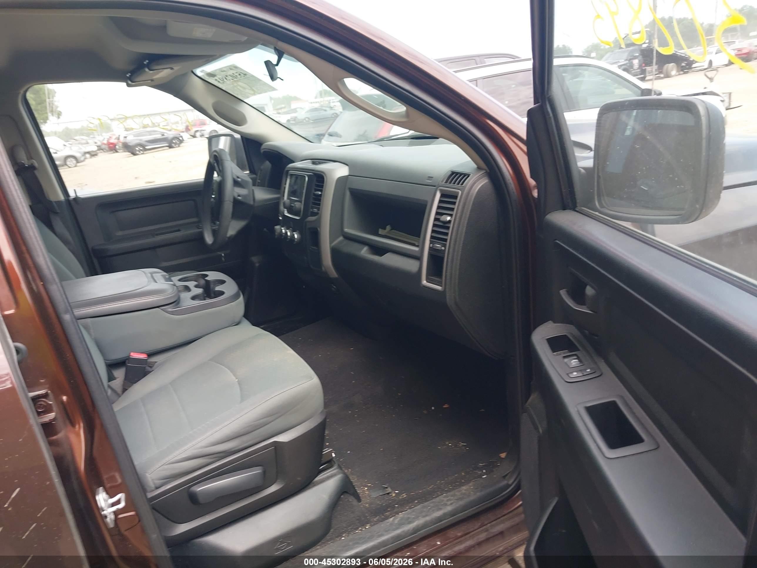 2015 Ram 1500 Tradesman Коричневый vin: 1C6RR7FG9FS660178