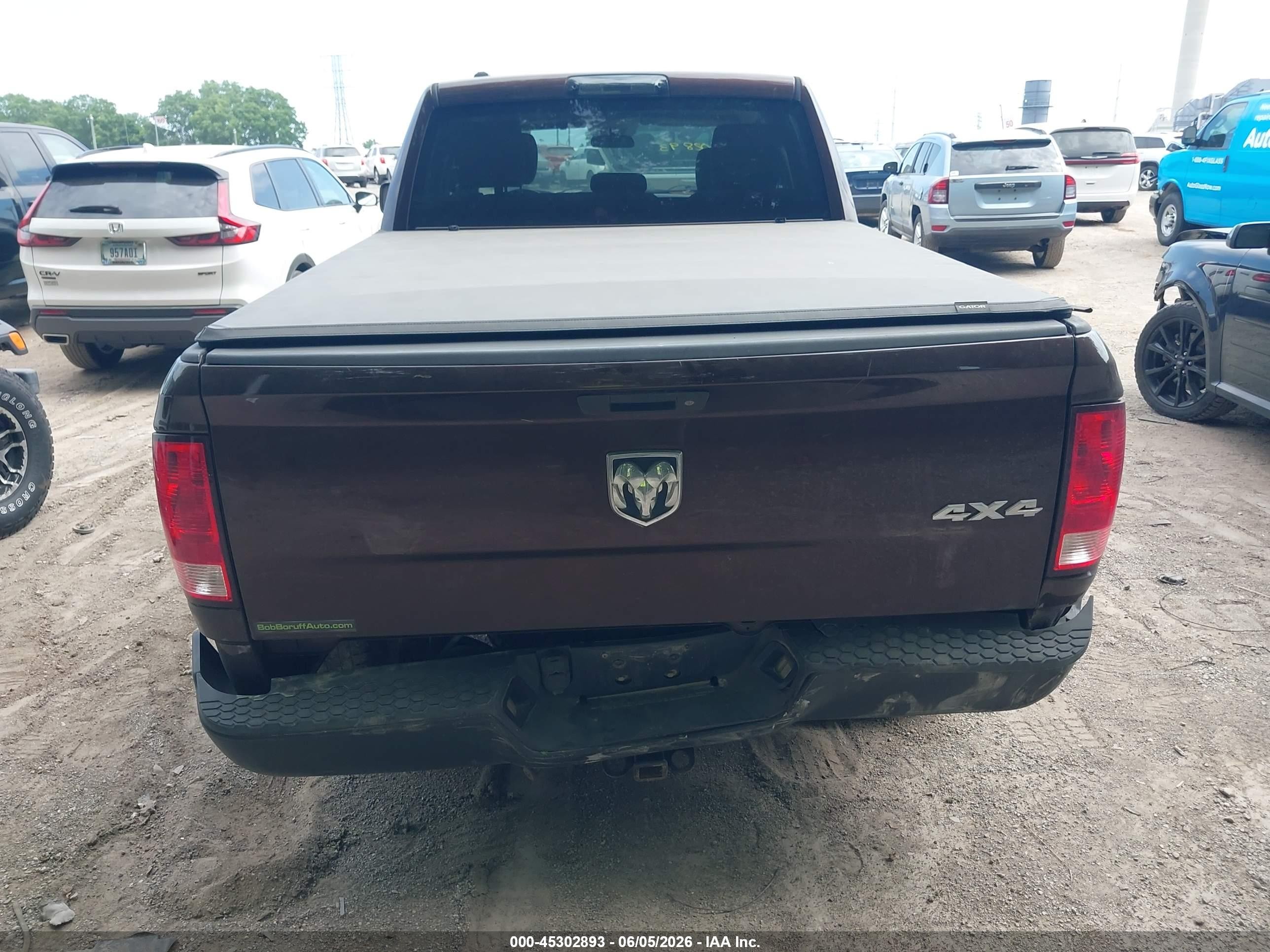 2015 Ram 1500 Tradesman Коричневый vin: 1C6RR7FG9FS660178