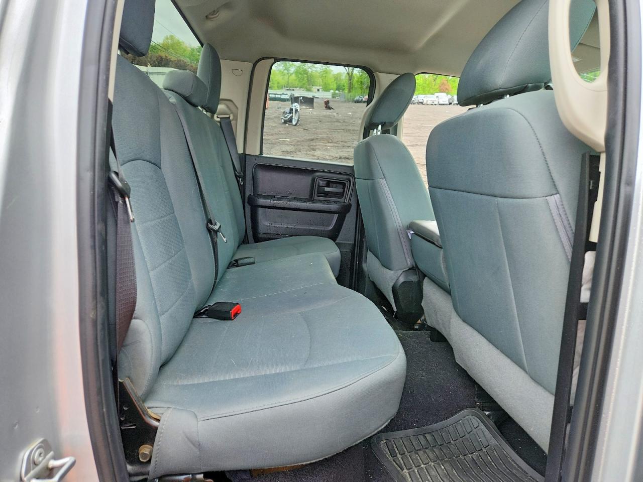 2018 Ram 1500 St Silver vin: 1C6RR7FGXJS328601