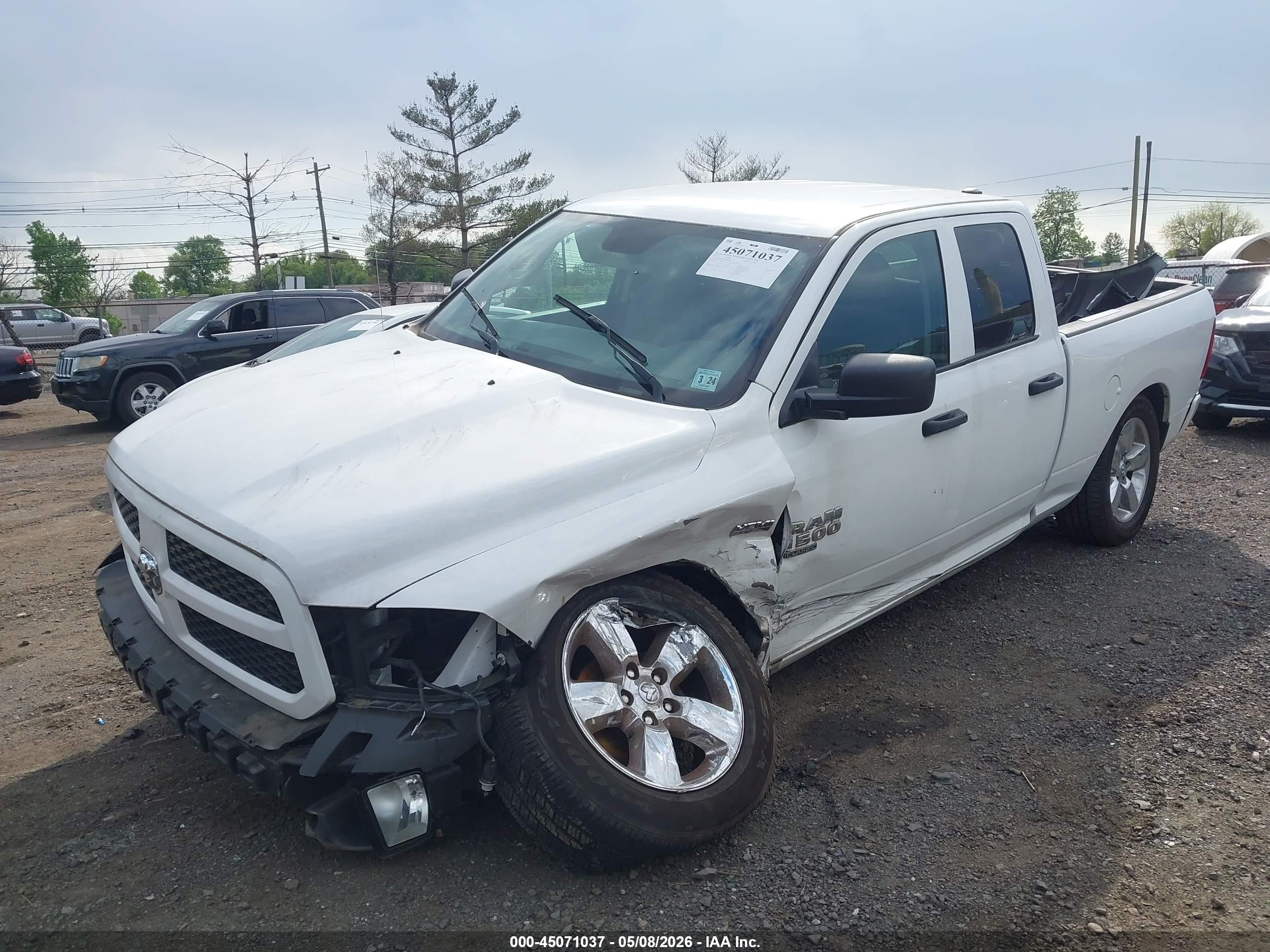 2019 Ram 1500 Classic Express  4x4 6'4 Box Белый vin: 1C6RR7FT0KS646984