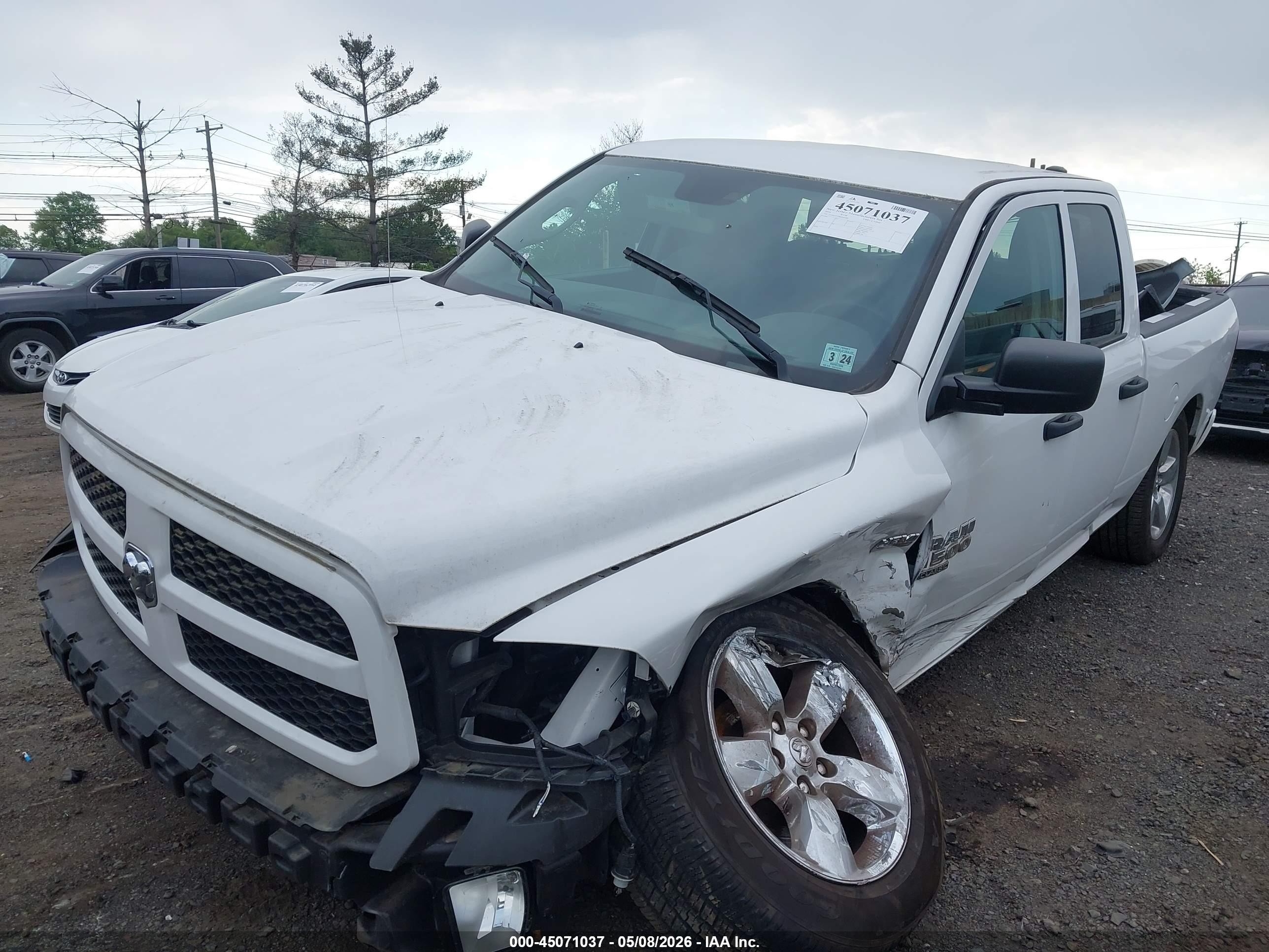 2019 Ram 1500 Classic Express  4x4 6'4 Box Белый vin: 1C6RR7FT0KS646984