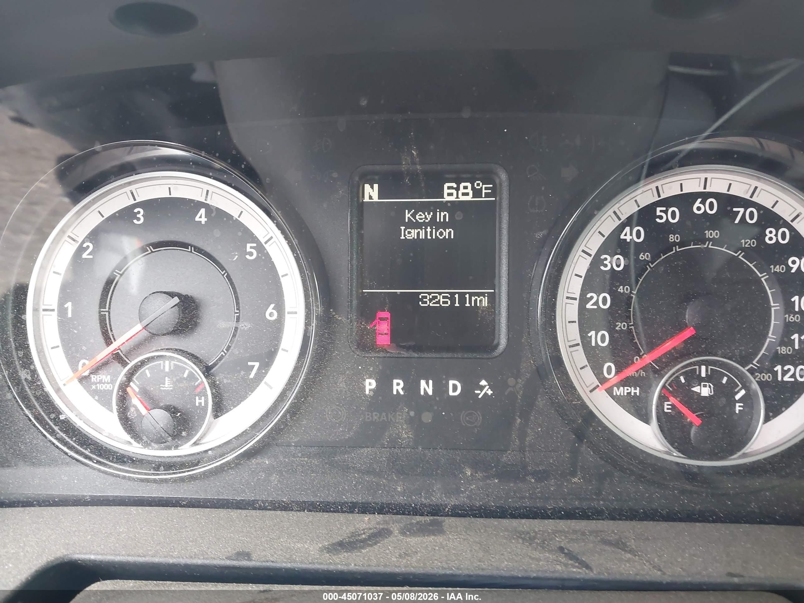 2019 Ram 1500 Classic Express  4x4 6'4 Box Белый vin: 1C6RR7FT0KS646984