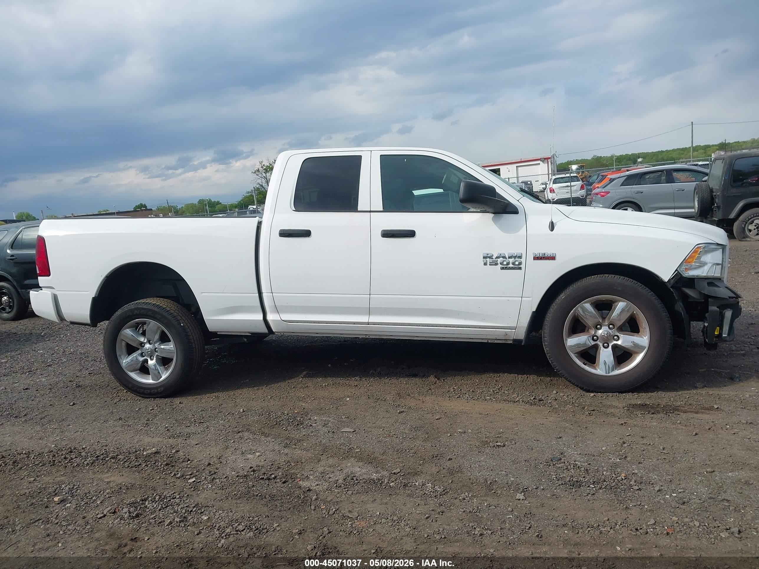 2019 Ram 1500 Classic Express  4x4 6'4 Box Белый vin: 1C6RR7FT0KS646984