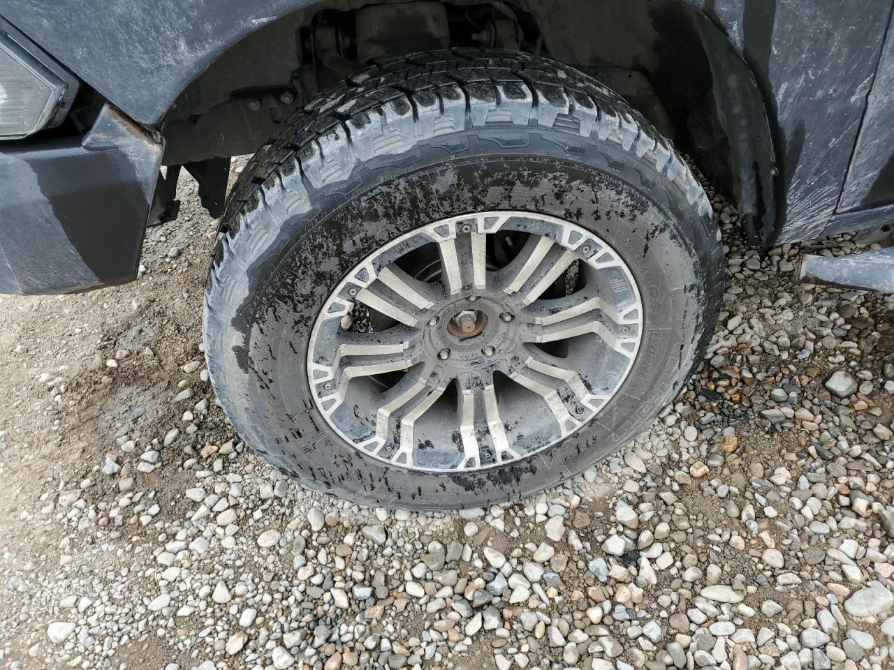 2013 Ram 1500 St Black vin: 1C6RR7FT1DS506414 Damage: Left Front Center Cap, Missing, Replacement Required