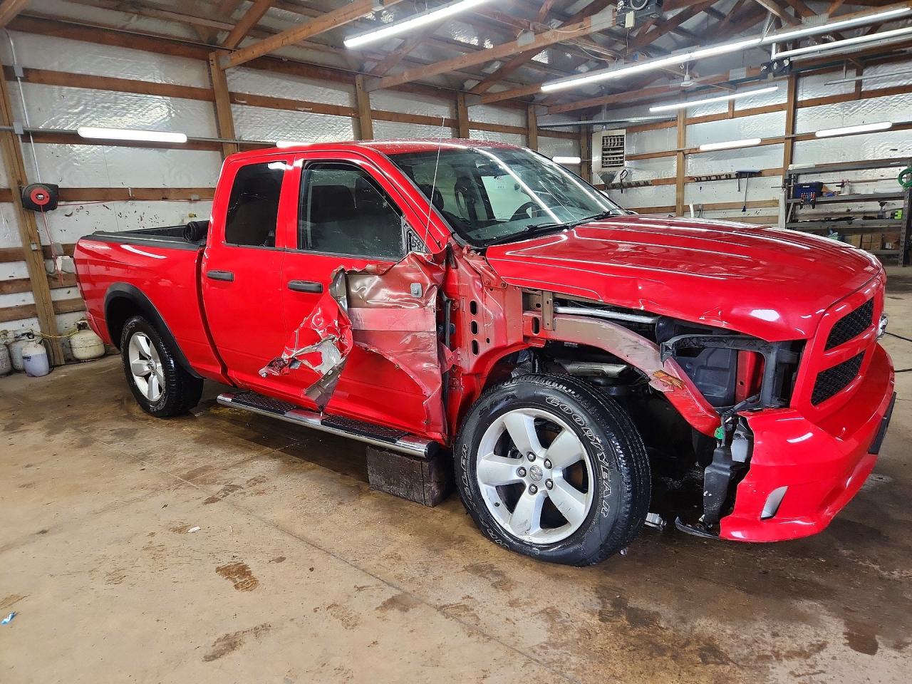2013 Ram 1500 St Red vin: 1C6RR7FT1DS549442