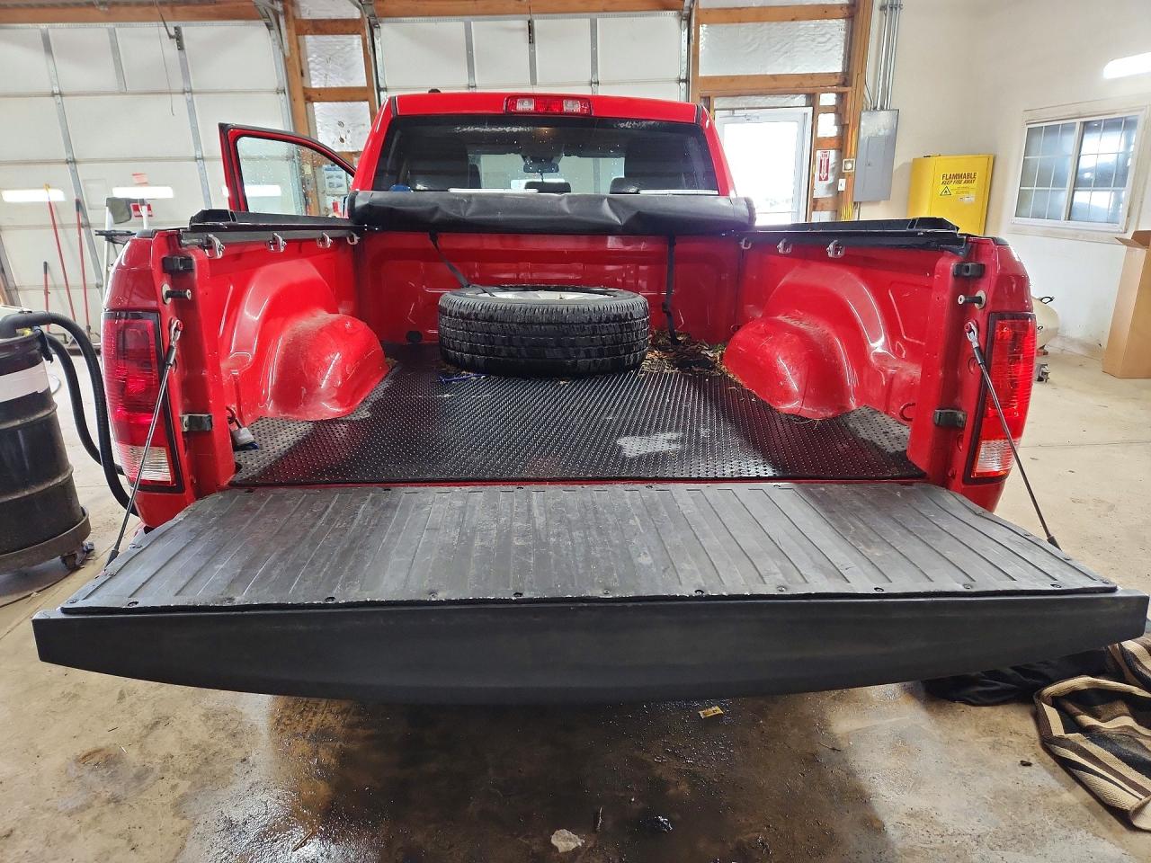 2013 Ram 1500 St Red vin: 1C6RR7FT1DS549442